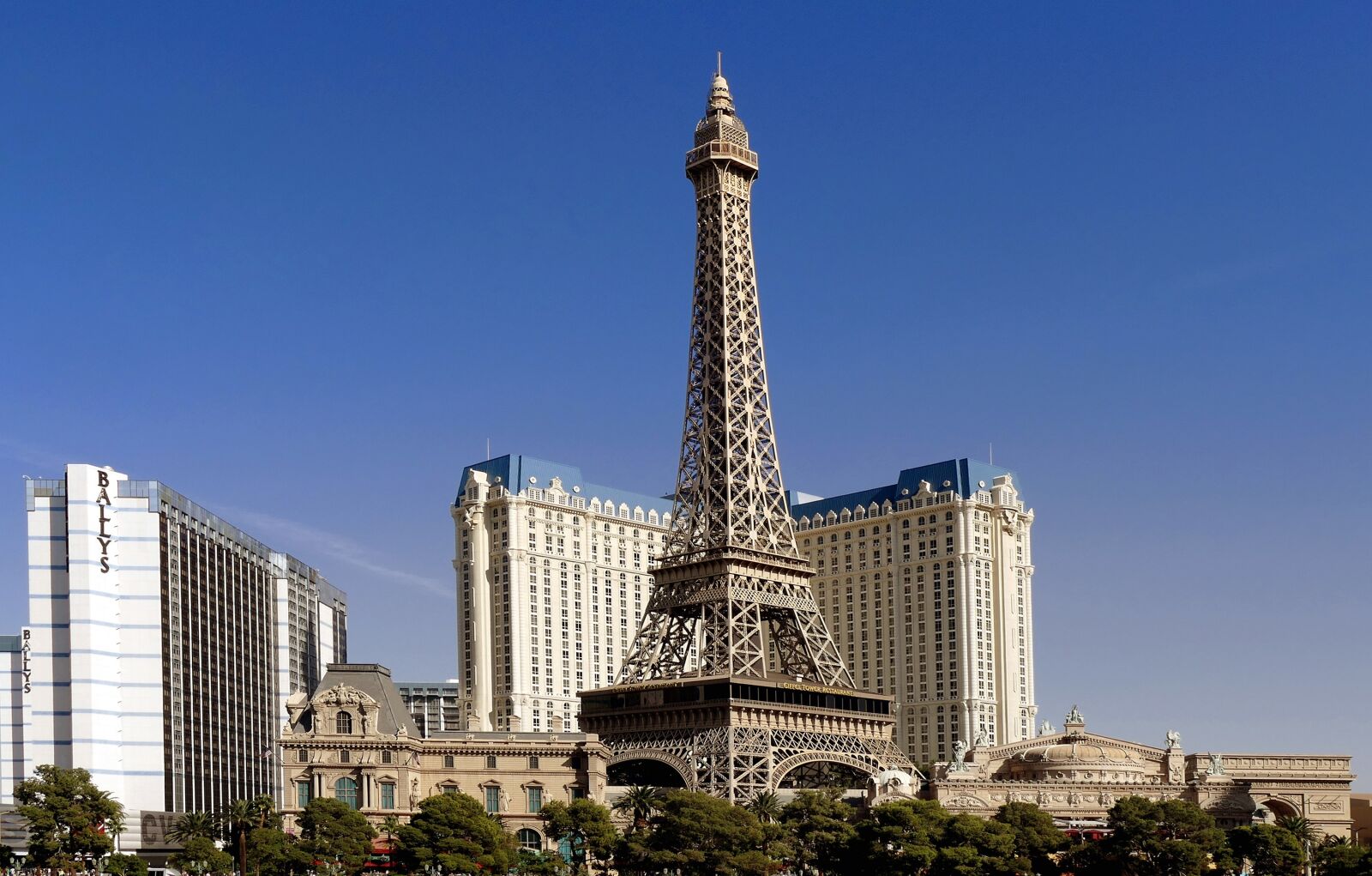 Panasonic Lumix DMC-FZ1000 sample photo. Las vegas, skyline, paris photography