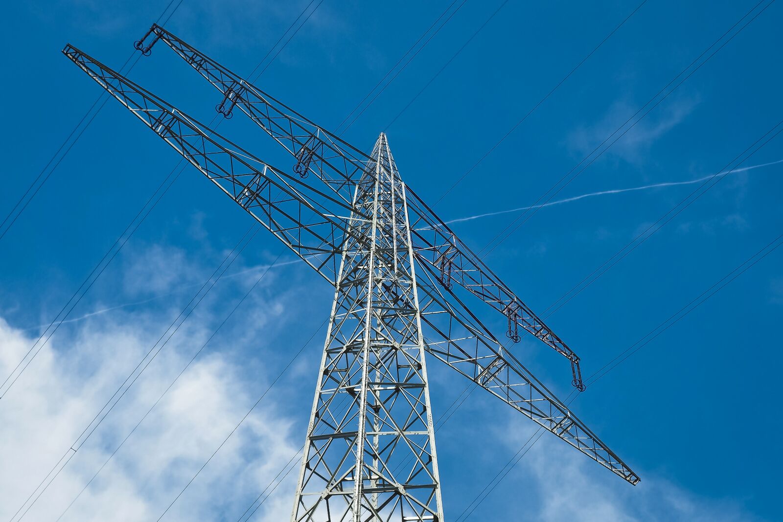 Olympus OM-D E-M10 sample photo. Current, strommast, power line photography