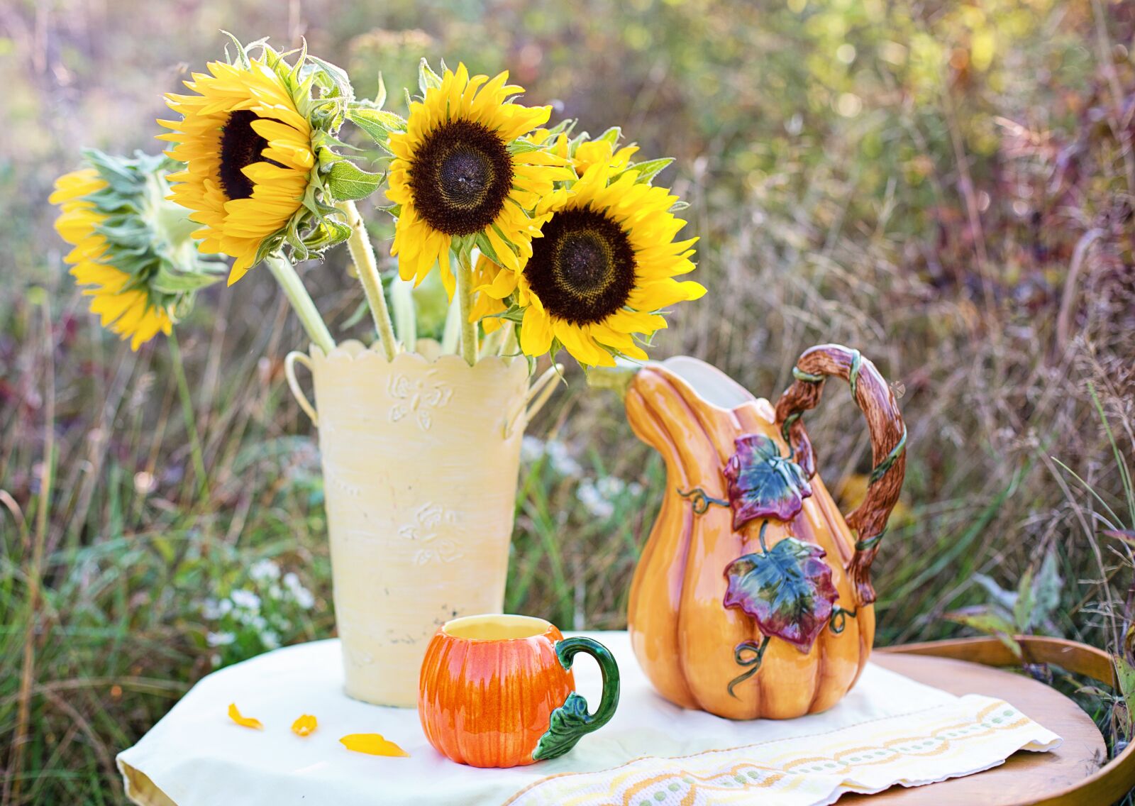 Canon EF 50mm F1.4 USM sample photo. Sunflowers, vase, fall photography