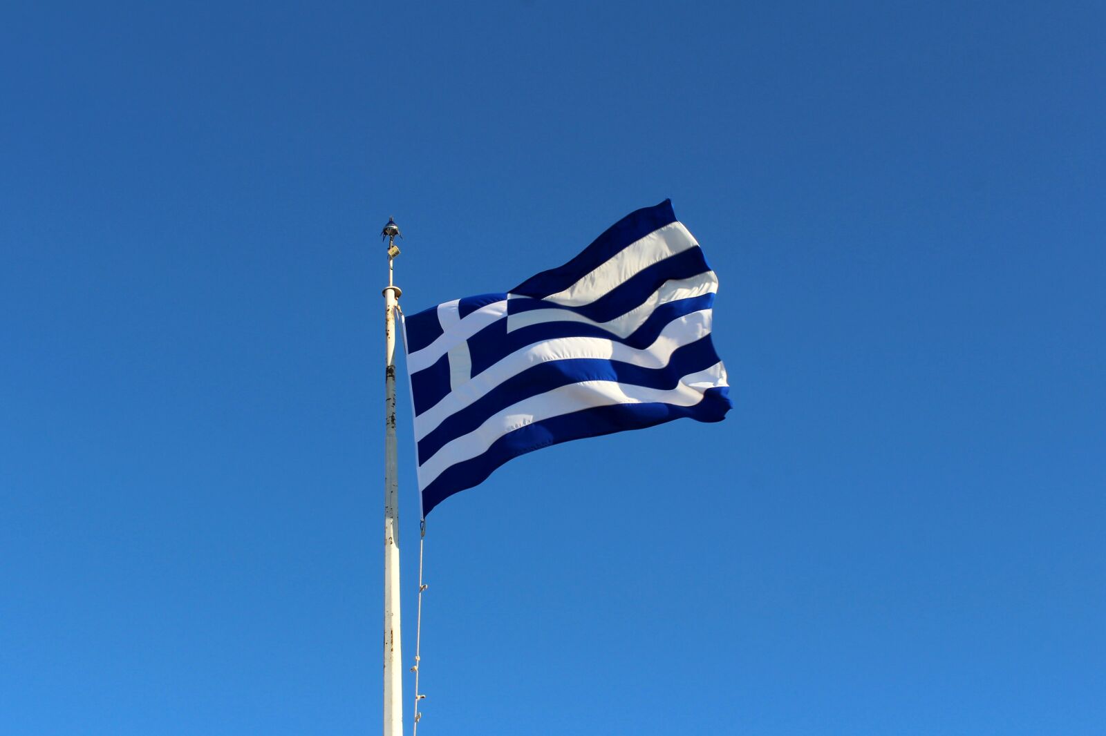 Canon EOS 1300D (EOS Rebel T6 / EOS Kiss X80) sample photo. Greece, the flag of photography
