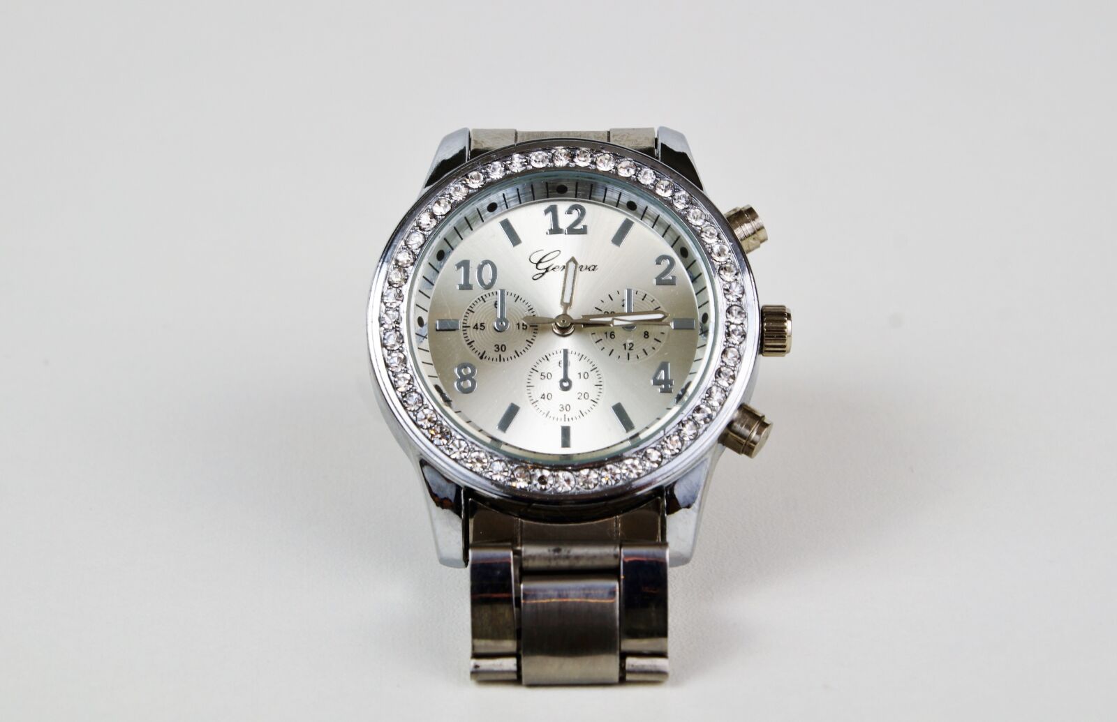 Sony DT 18-70mm F3.5-5.6 sample photo. Clock, wrist watch, time photography