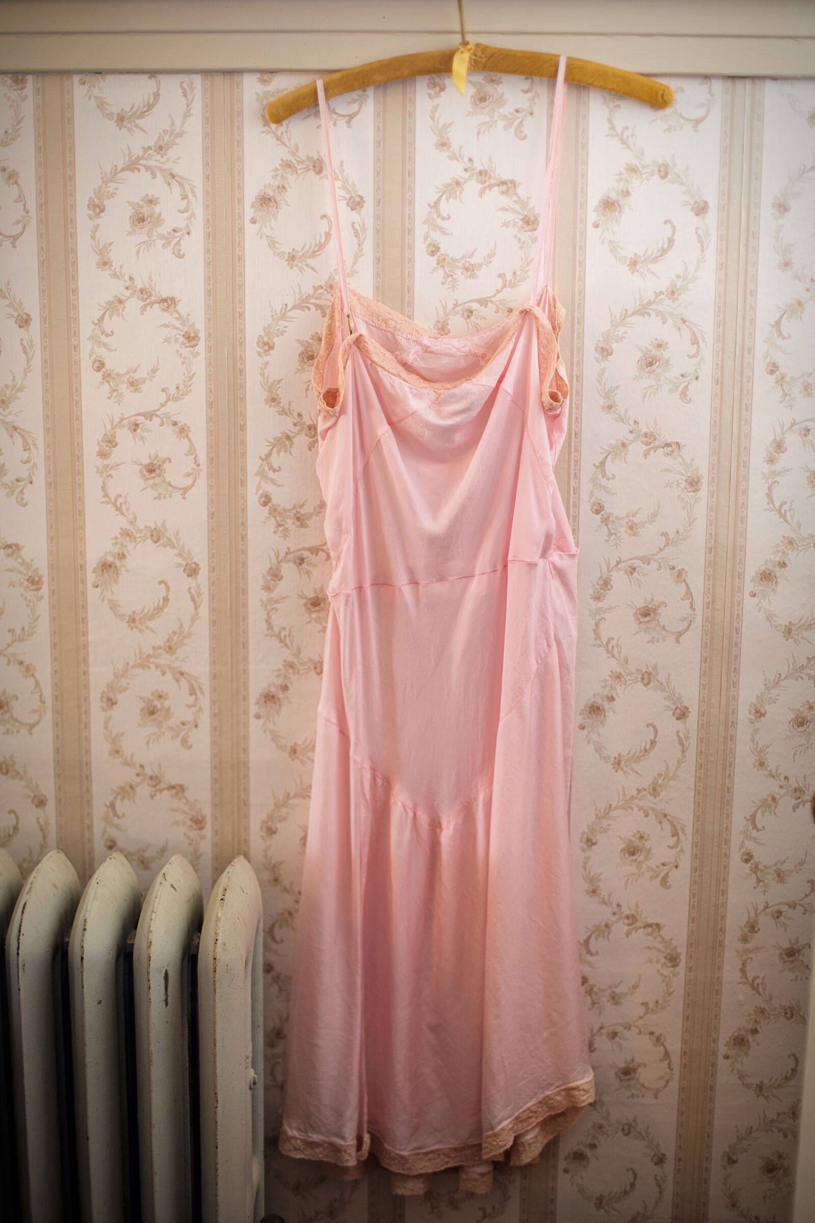 Canon EF 50mm F1.4 USM sample photo. Nightgown, silk, pink photography