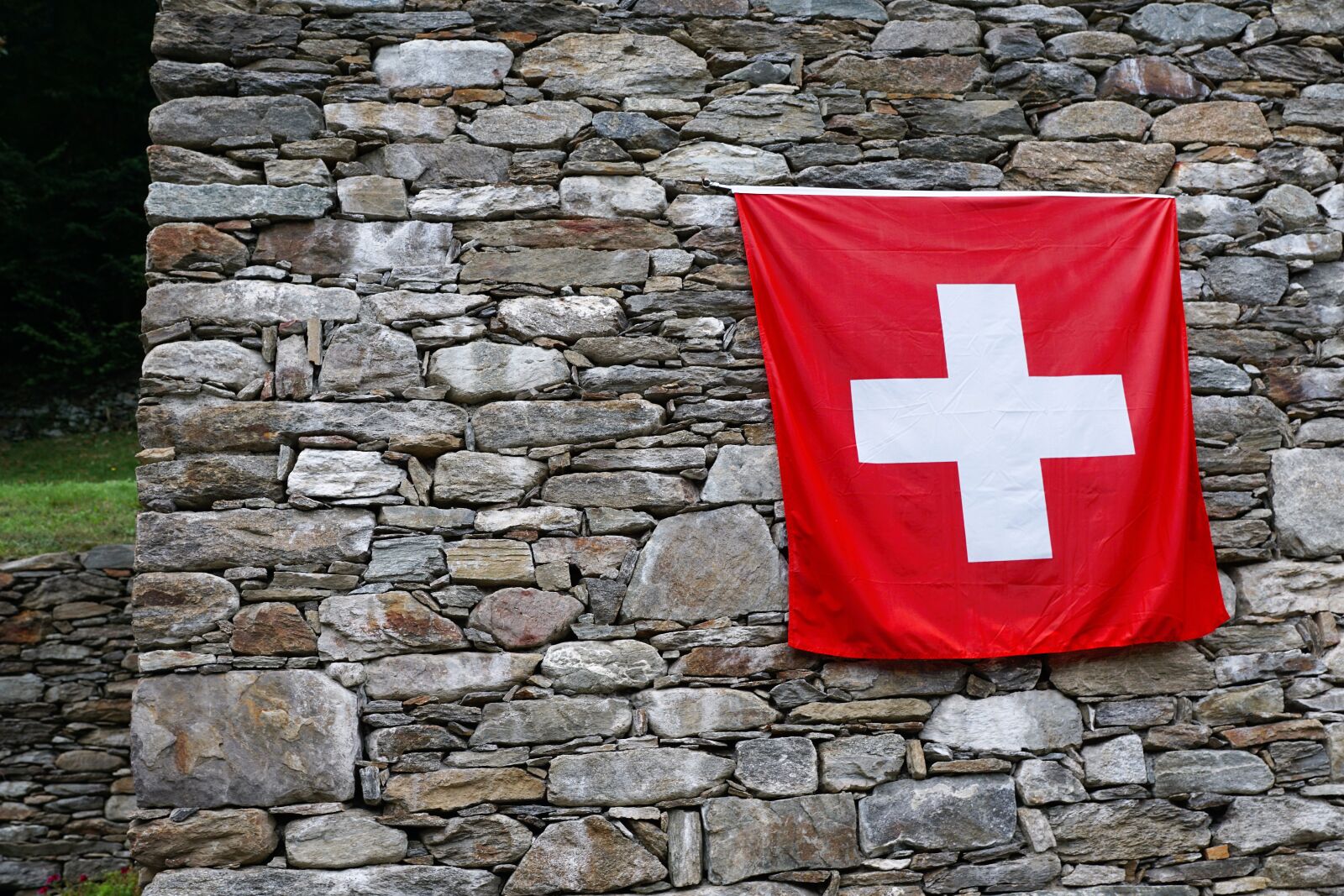 Sony ILCA-77M2 + Sony DT 16-50mm F2.8 SSM sample photo. Switzerland, flag, swiss flag photography