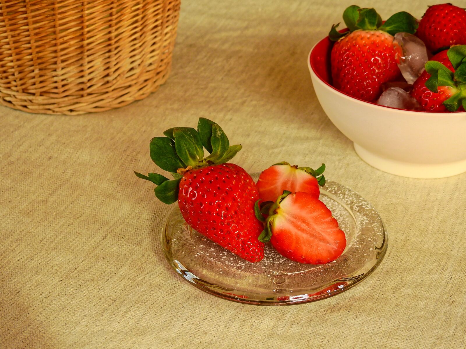 Nikon Coolpix P900 sample photo. Strawberries, berries, fruits photography