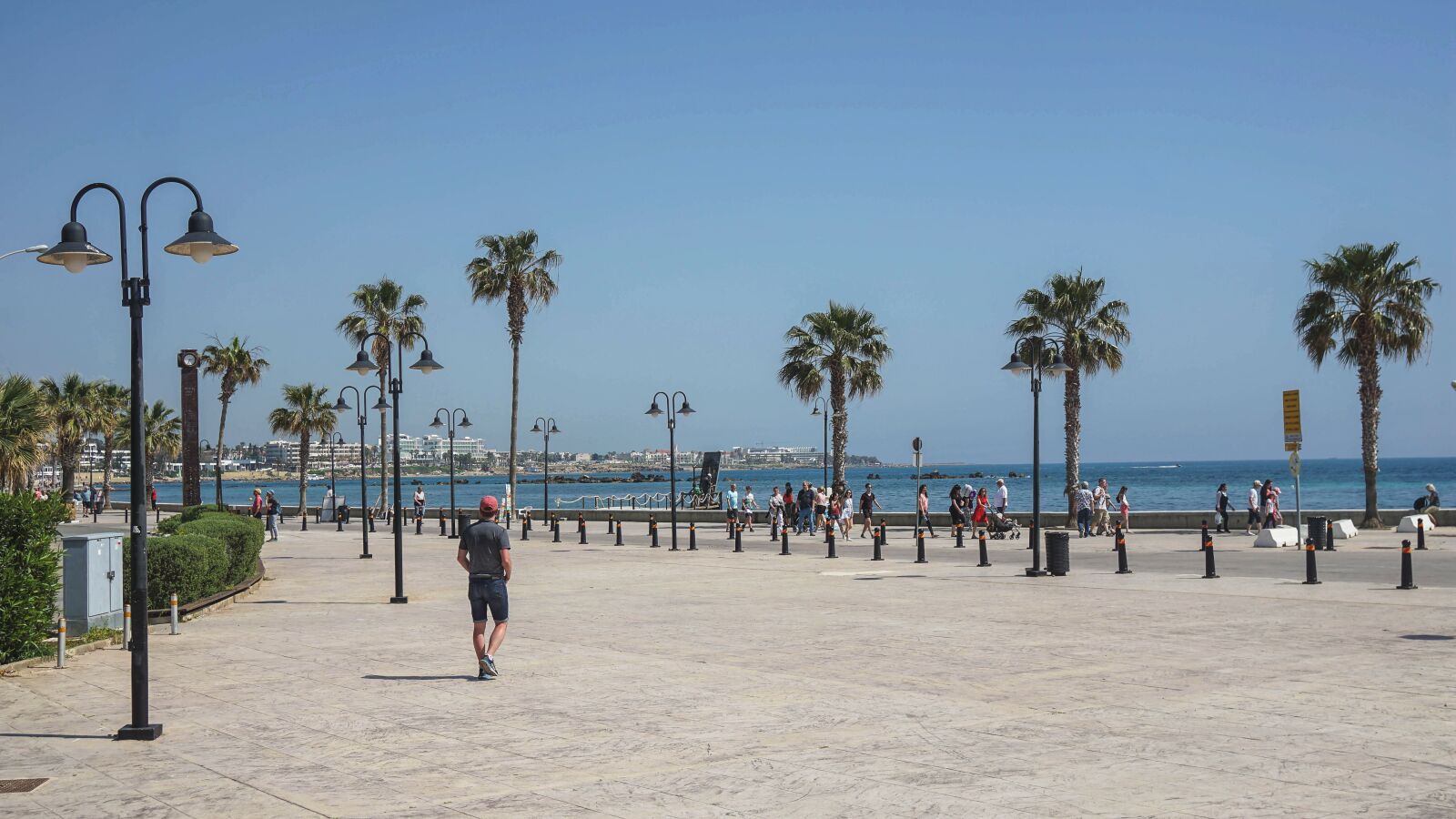 Sony a6000 + Sony Vario-Tessar T* E 16-70mm F4 ZA OSS sample photo. Cyprus, quay, promenade photography