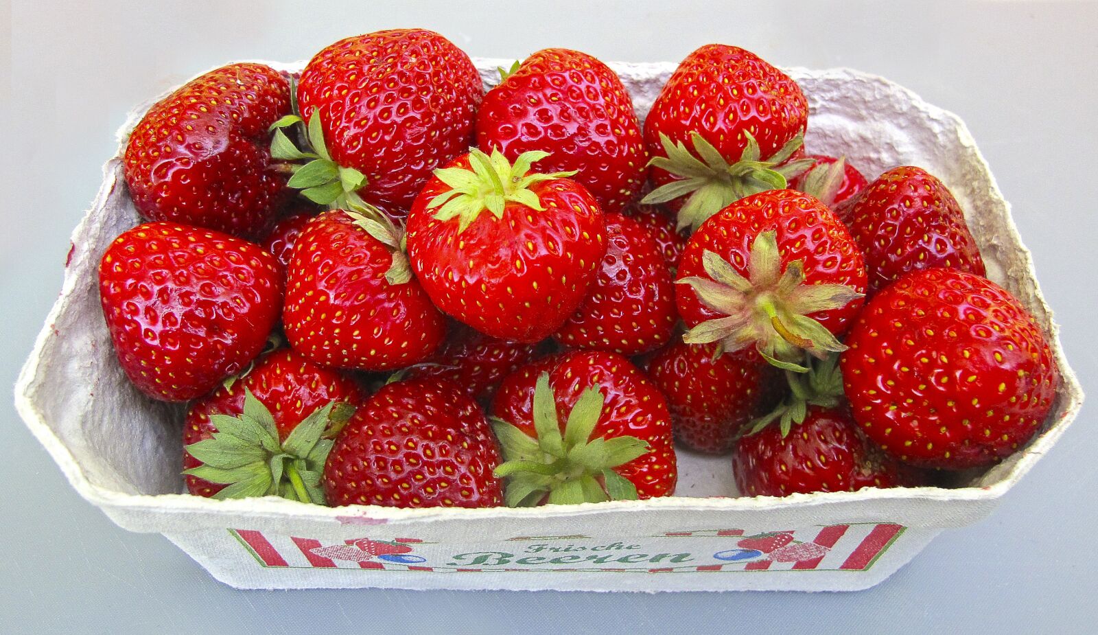 Canon PowerShot G12 sample photo. Strawberries, shell, berries photography