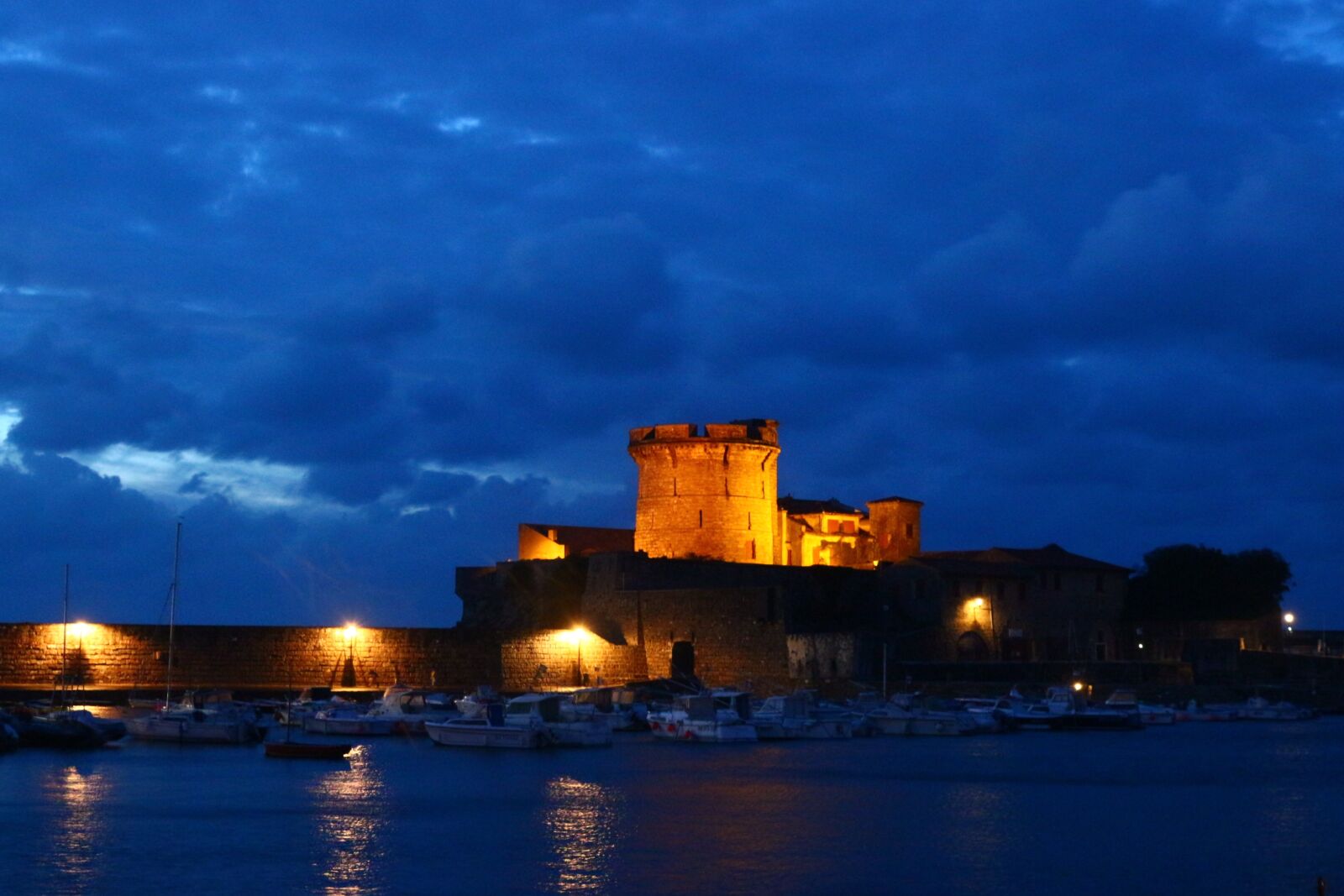 Canon EOS 100D (EOS Rebel SL1 / EOS Kiss X7) sample photo. Twilight, france, port photography