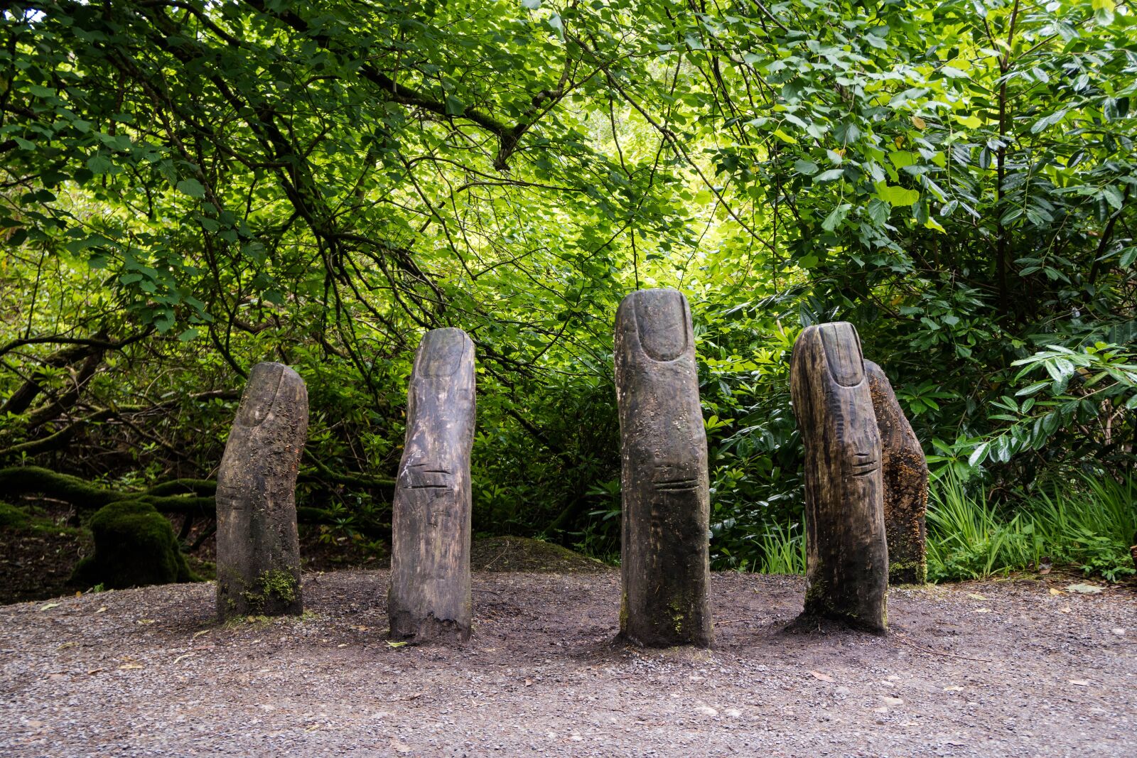 Sony a6500 + Sony Vario-Tessar T* E 16-70mm F4 ZA OSS sample photo. Finger, sculpture, hand photography