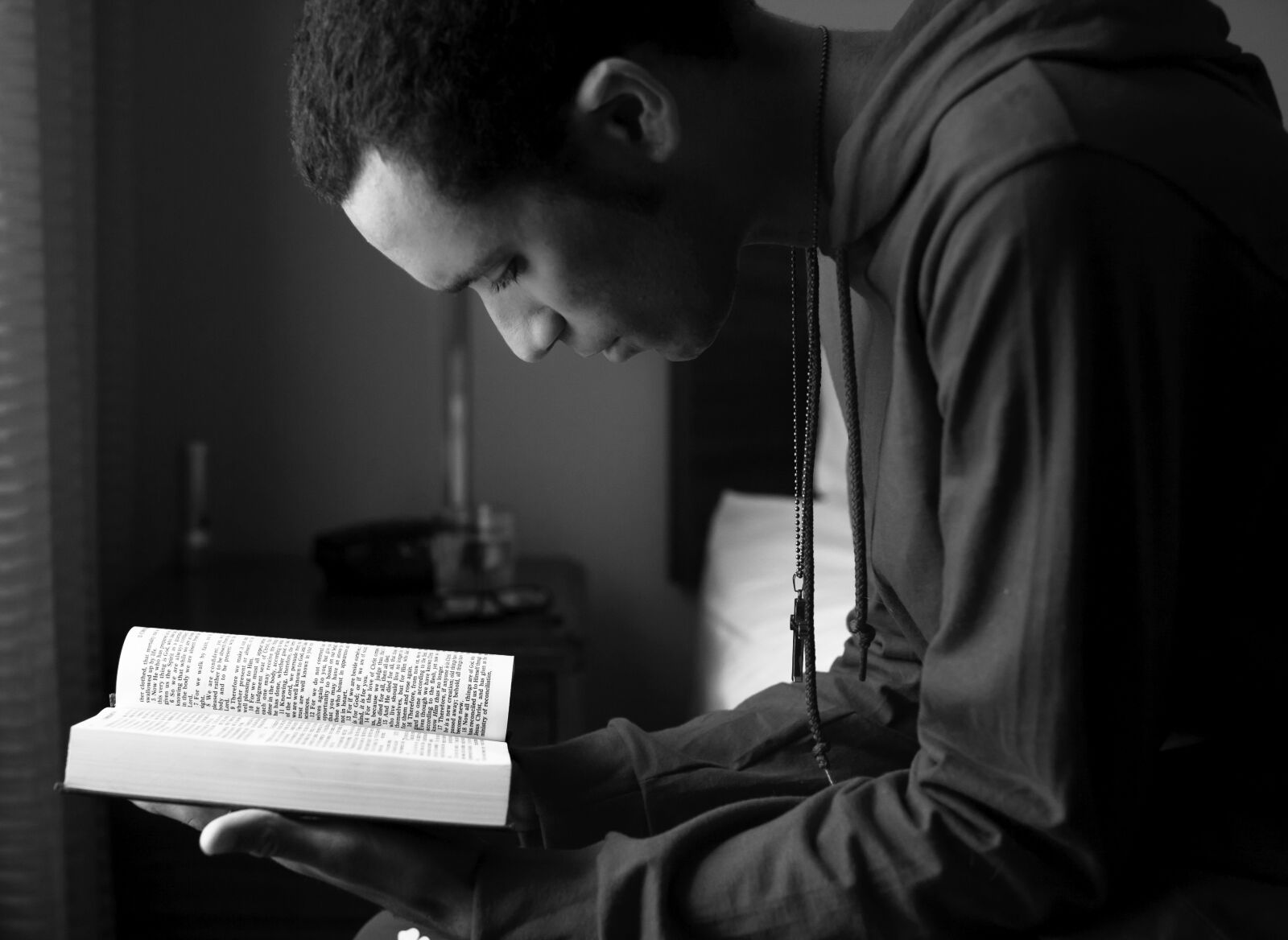 Canon EOS 5D sample photo. Black and white, reading photography