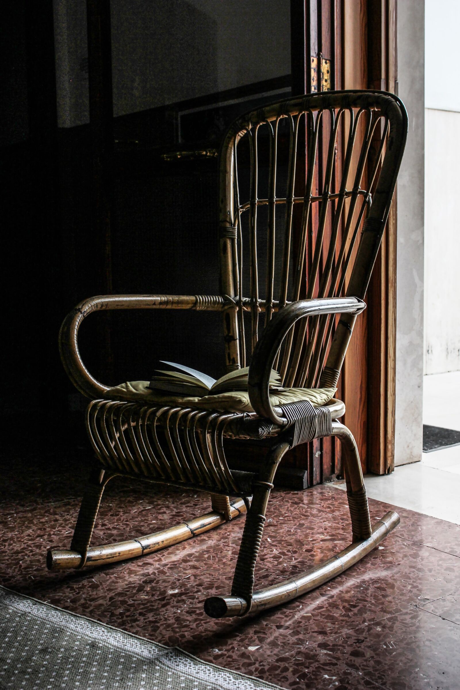 Canon EOS 550D (EOS Rebel T2i / EOS Kiss X4) sample photo. Chair, bamboo, relaxation photography