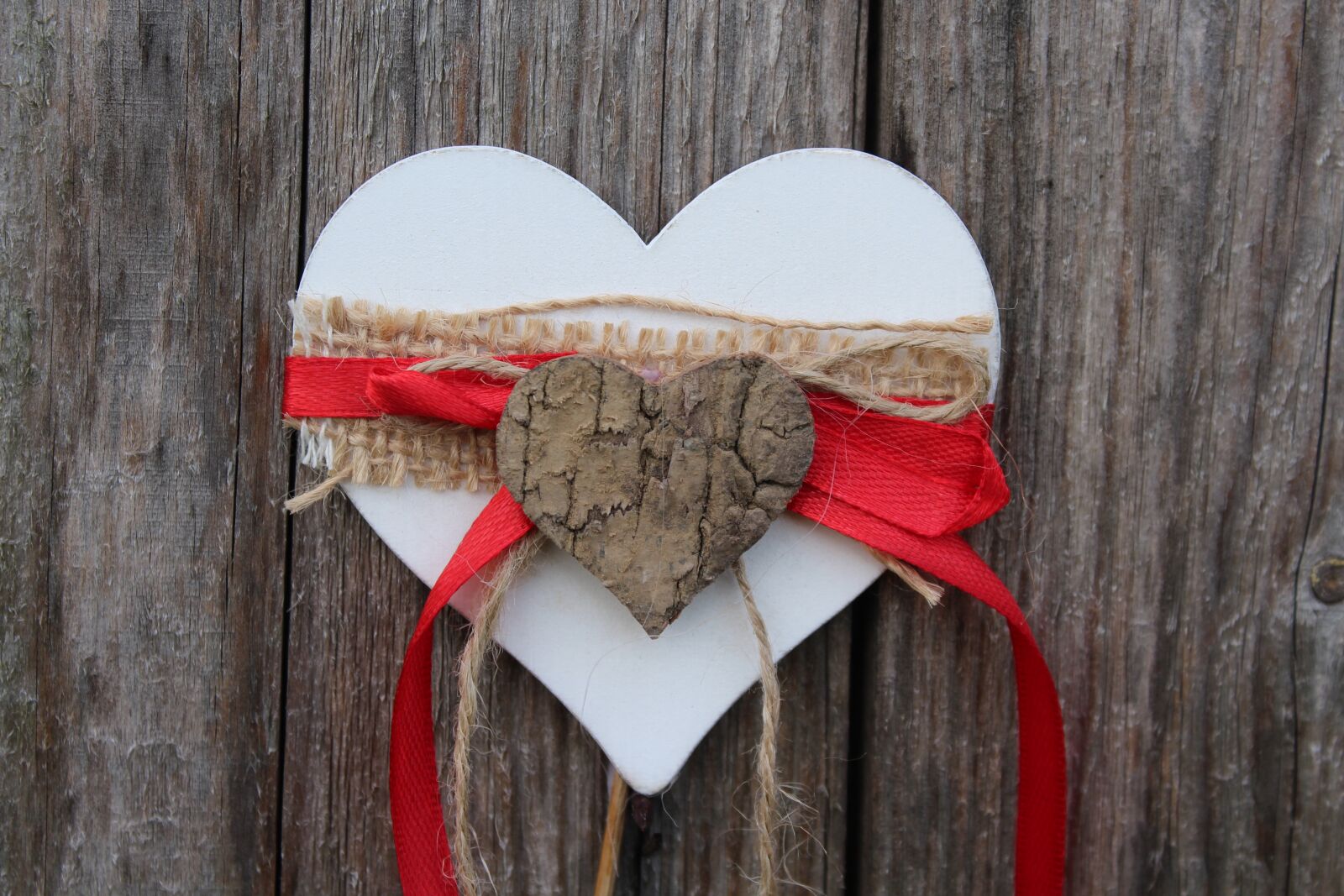 Canon EOS 1200D (EOS Rebel T5 / EOS Kiss X70 / EOS Hi) sample photo. Heart, wooden, symbol photography