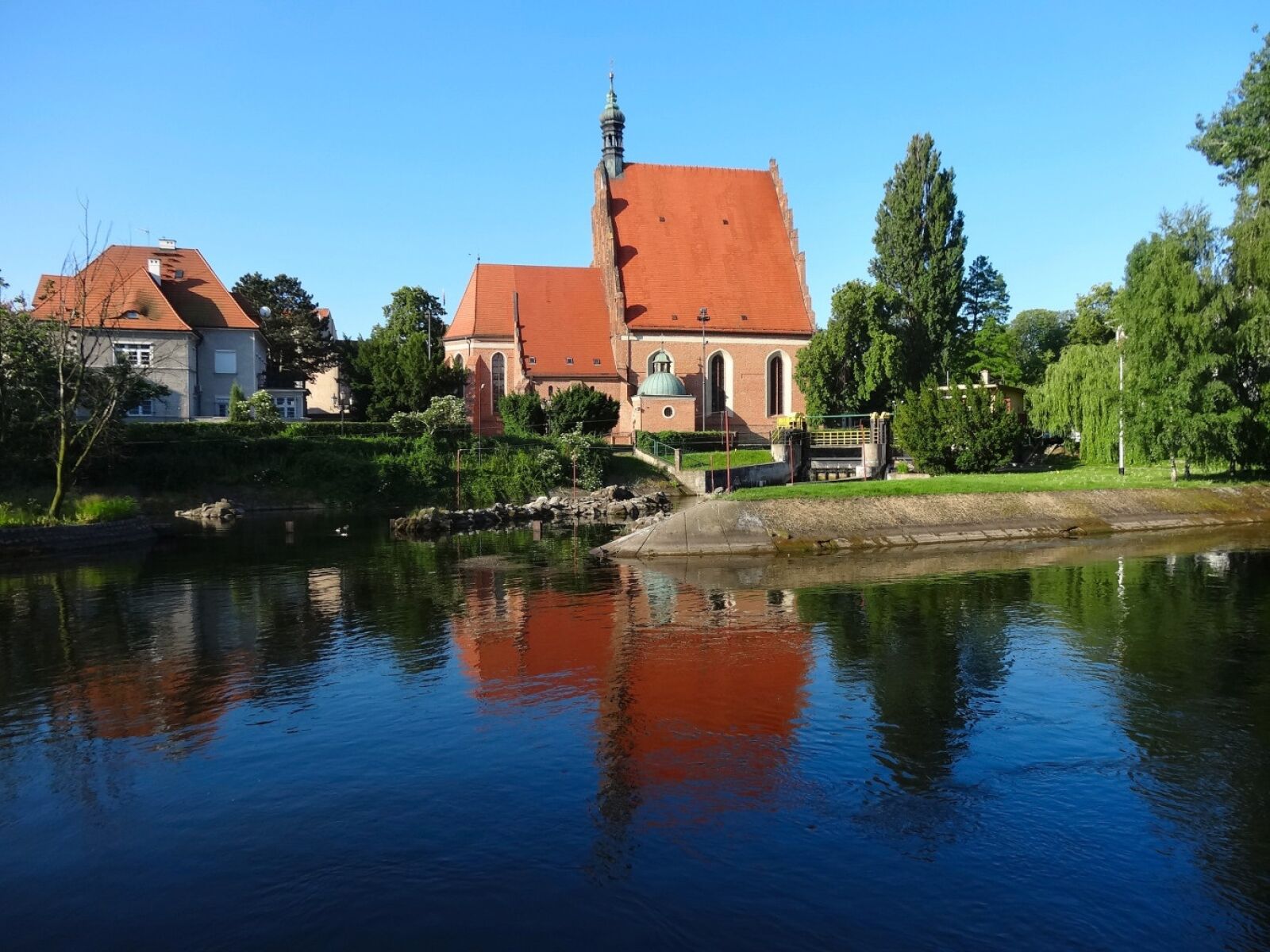 Sony Cyber-shot DSC-HX20V sample photo. Bydgoszcz, cathedral, waterfront photography