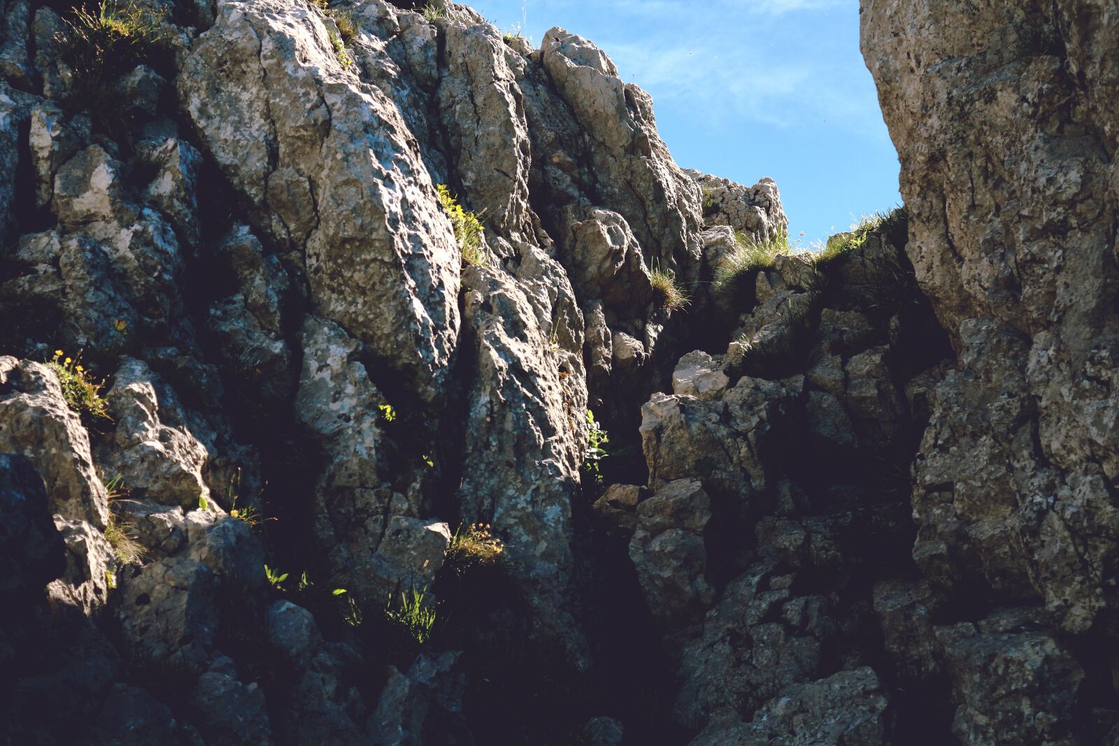 Canon EOS 1300D (EOS Rebel T6 / EOS Kiss X80) sample photo. Stone, rock, mountains photography