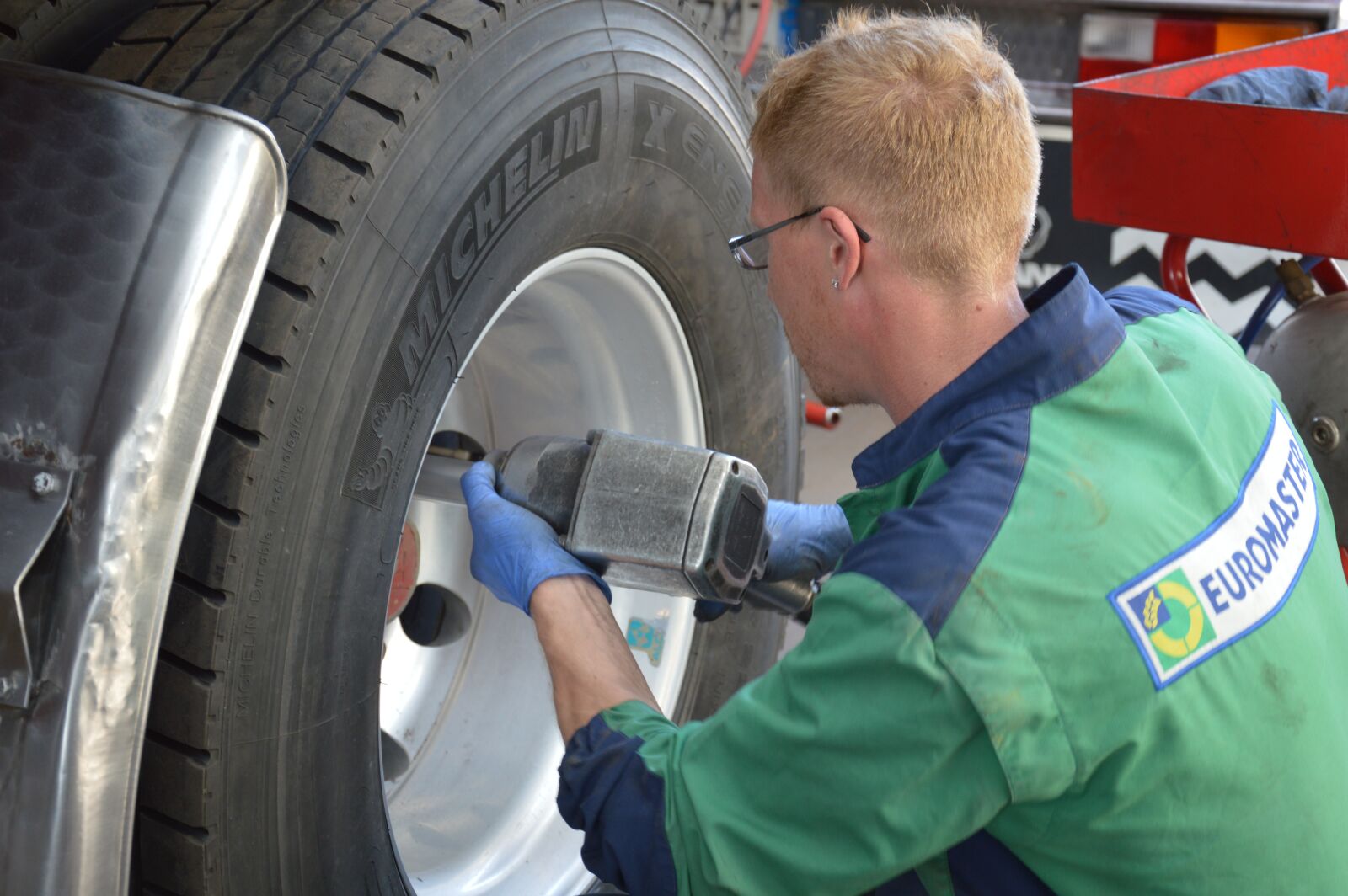 Nikon D3200 sample photo. Tire repairer, tire mounting photography