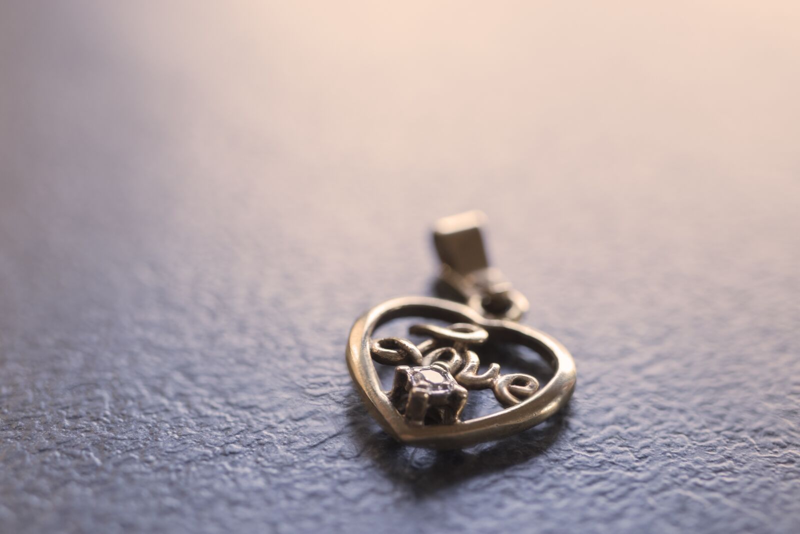 Canon EOS 200D (EOS Rebel SL2 / EOS Kiss X9) sample photo. Earring, jewelry, jewellery photography