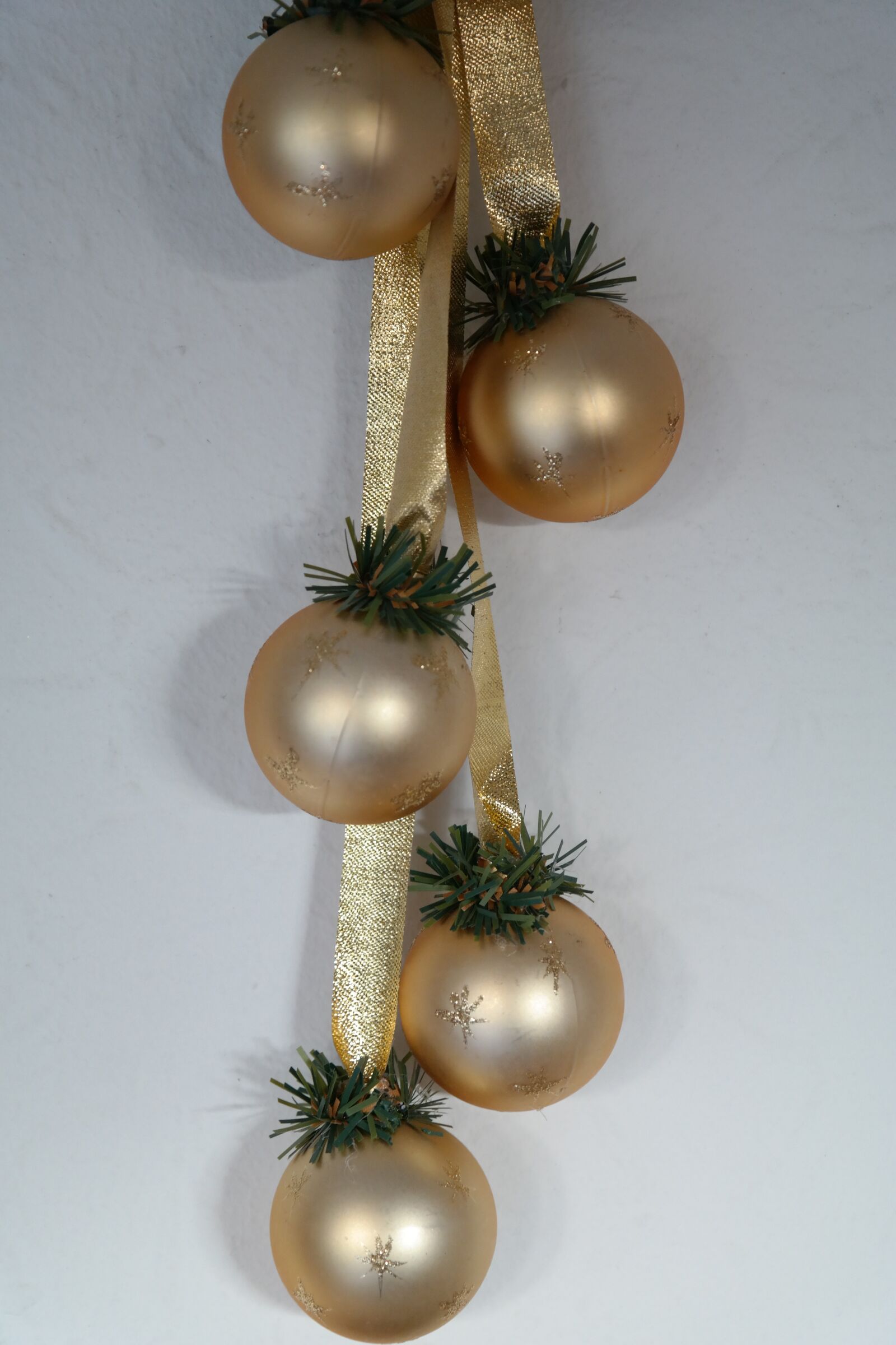 Samsung NX300 sample photo. Christmas decoration, glaskugeln, golden photography