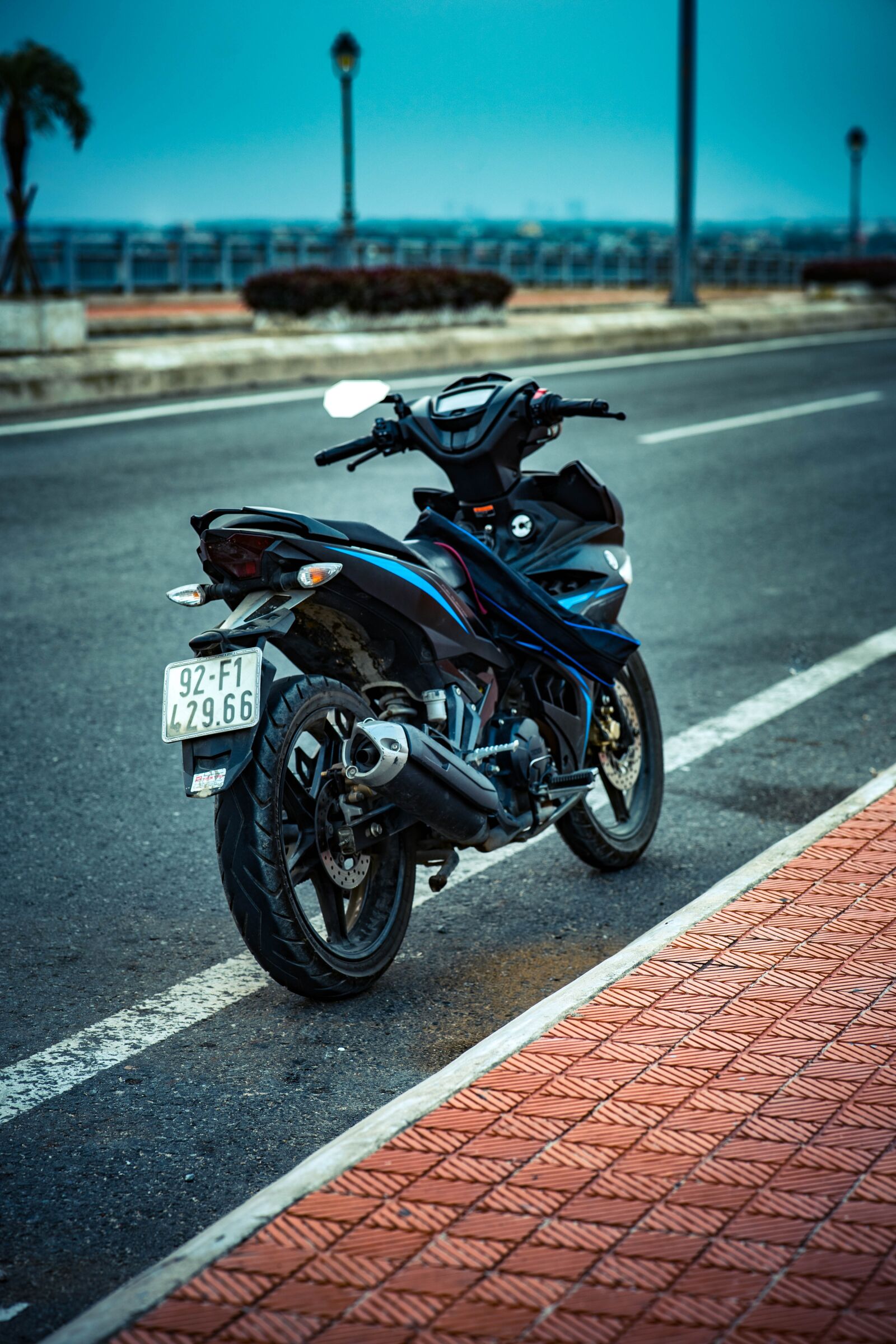 Sony a7 II + Samyang AF 85mm F1.4 FE sample photo. Motorcycle, moto, speed photography