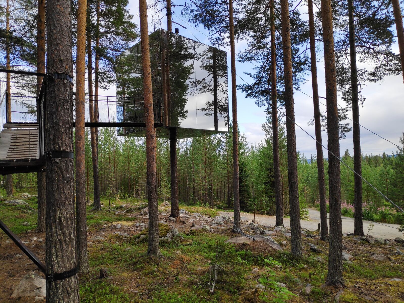 Xiaomi POCO F1 sample photo. Mirror, log cabin, hotel photography