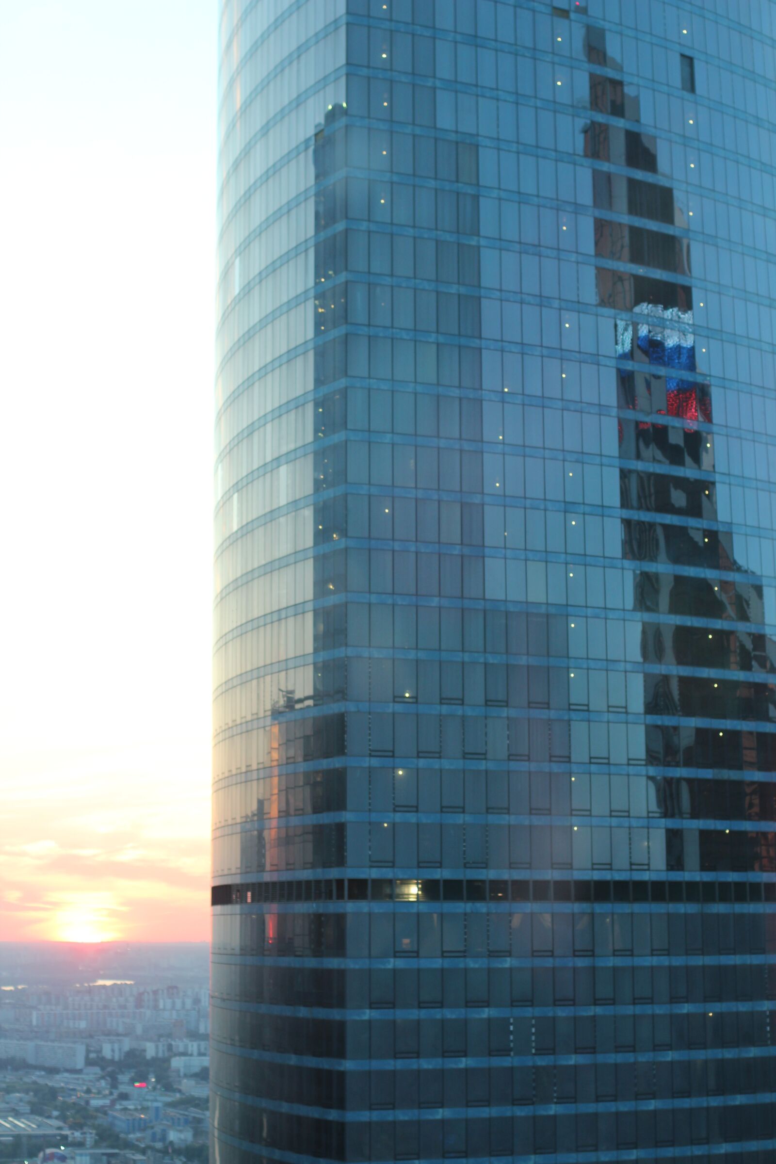 Canon EOS 600D (Rebel EOS T3i / EOS Kiss X5) + Canon EF 50mm F1.4 USM sample photo. Mirroring, flag, russia photography