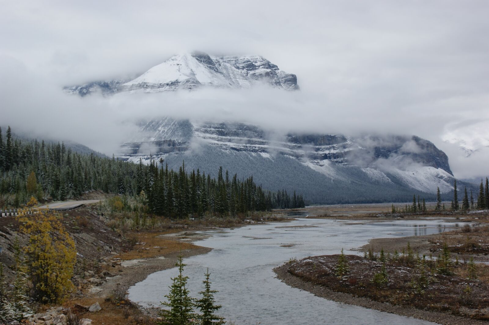 Sony Alpha DSLR-A350 sample photo. Canada, nature, river photography