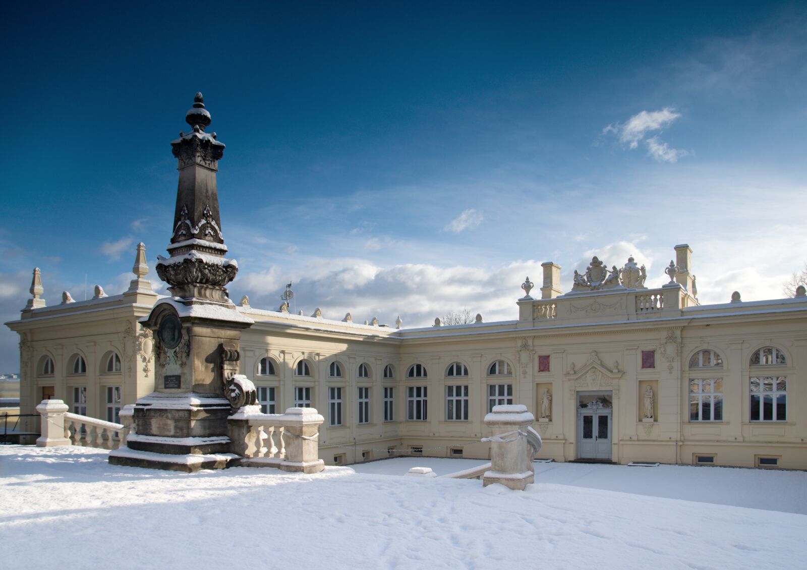 Sony ILCA-77M2 sample photo. Travel, winter, spa photography