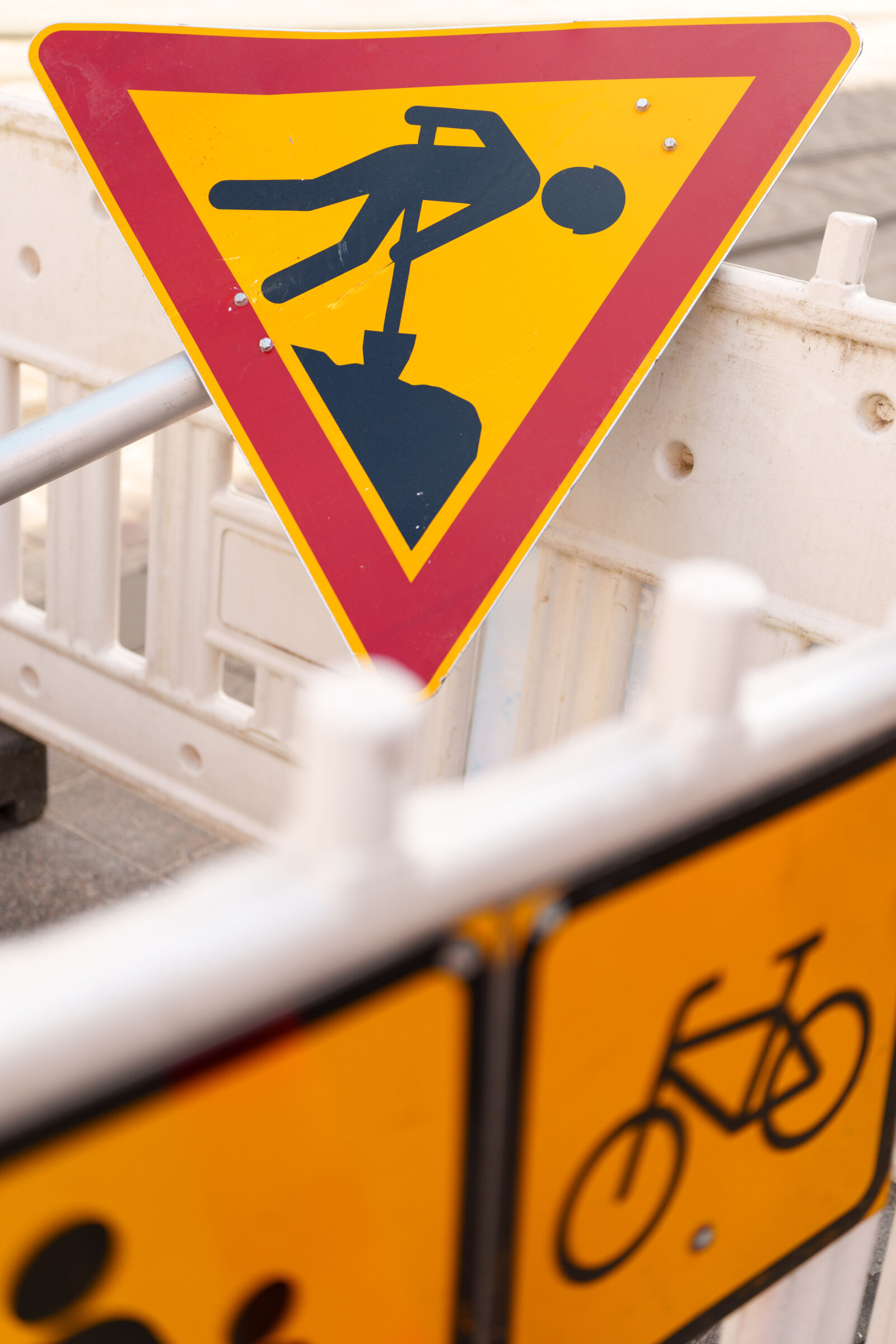 Sigma 28-45mm F1.8 DG DN Art sample photo. Sign resting photography