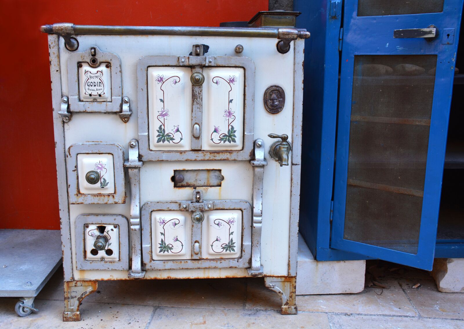 Nikon D7100 sample photo. Flea market, wood stove photography
