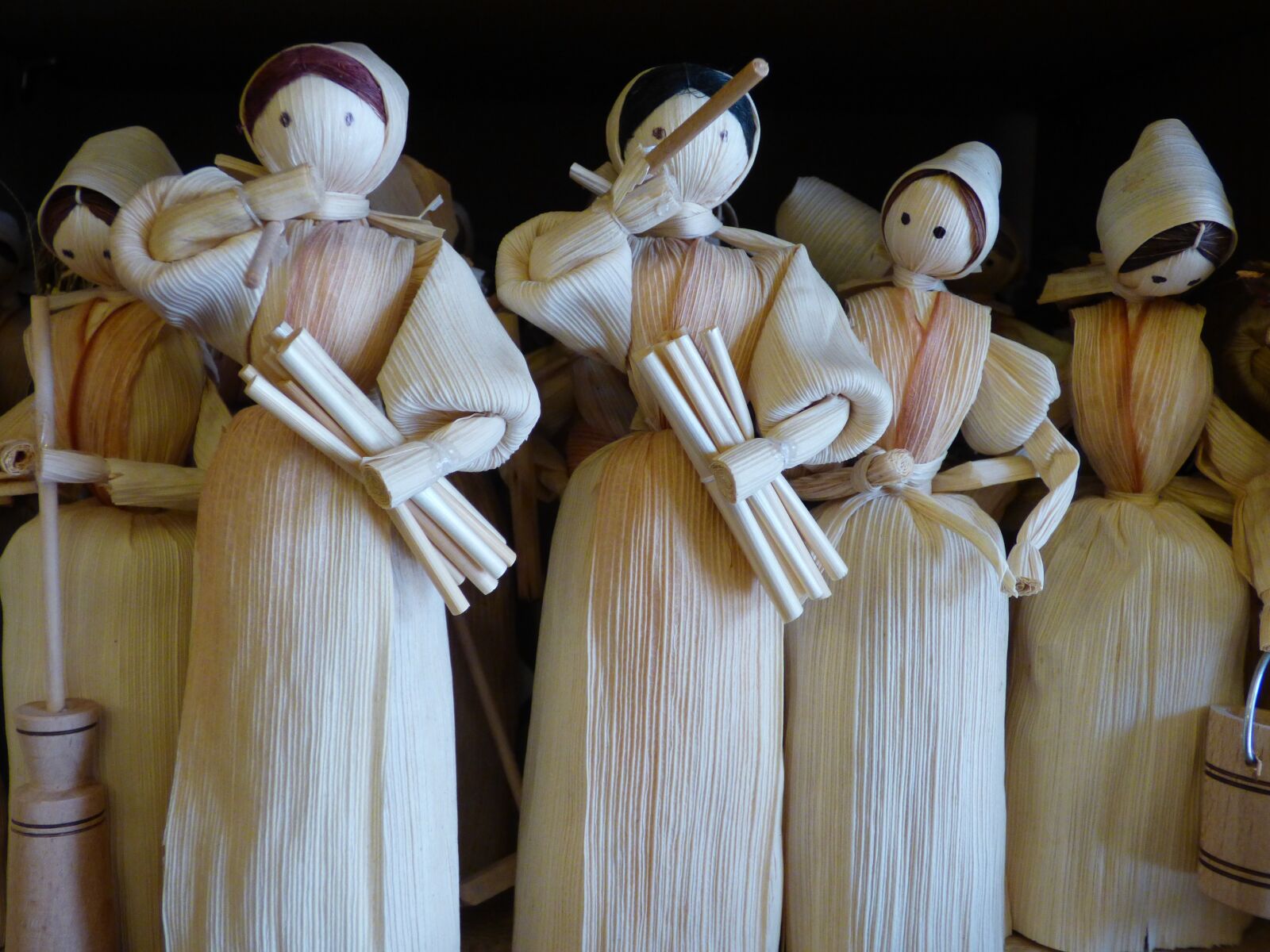 Panasonic DMC-FZ72 sample photo. The figurine, handicraft, straw photography
