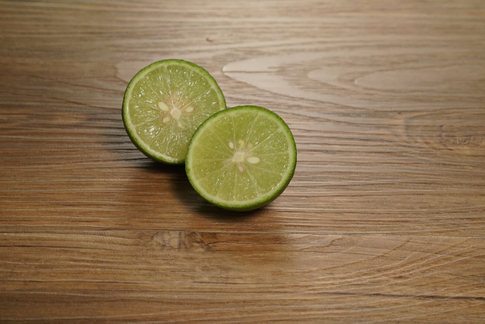 Sony a7S + Sony FE 24-70mm F2.8 GM sample photo. Lime, lime juice, juicy photography