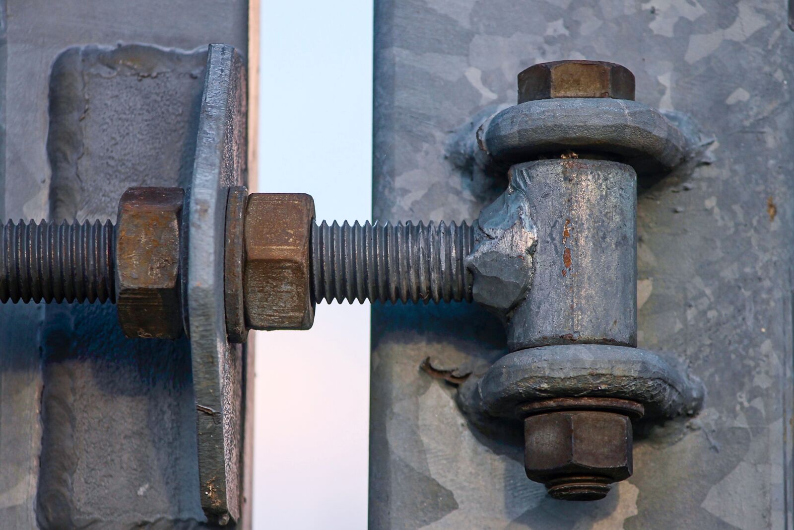 Canon EOS 1100D (EOS Rebel T3 / EOS Kiss X50) sample photo. Screw, hinge, thread photography
