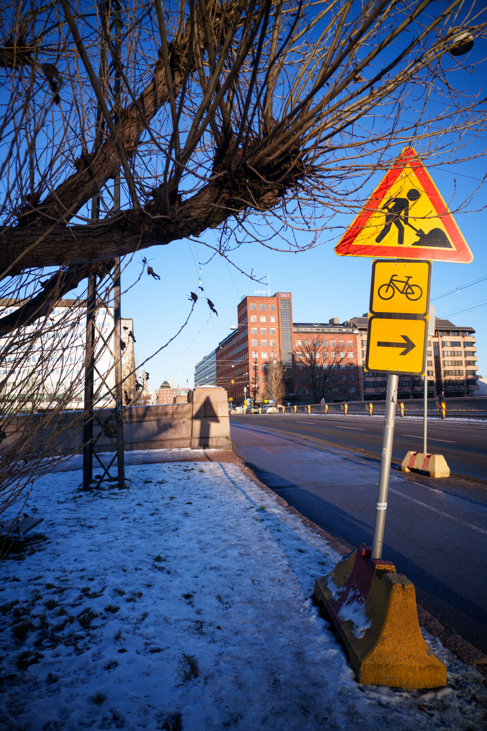 Samyang Remaster Slim 21mm F3.5 sample photo. Road closed for bicycles photography