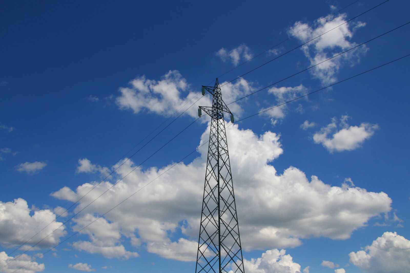 Canon EOS 700D (EOS Rebel T5i / EOS Kiss X7i) sample photo. Pole, electricity, sky photography