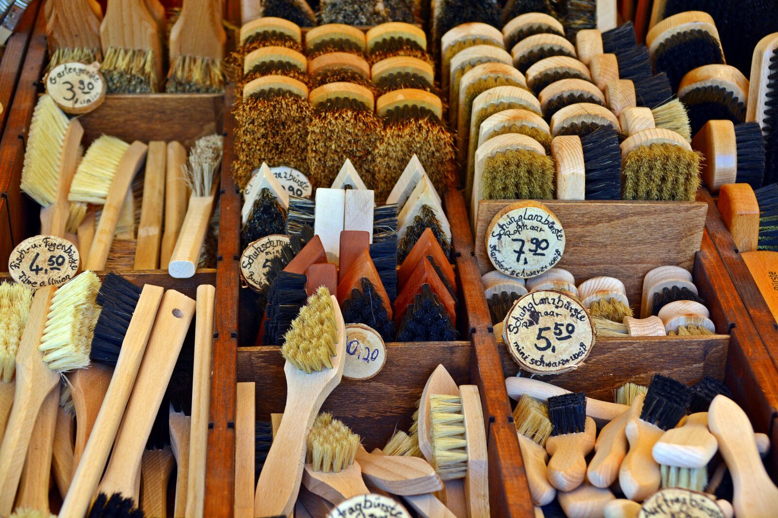 Nikon D5200 sample photo. Brushes, sales stand, care photography