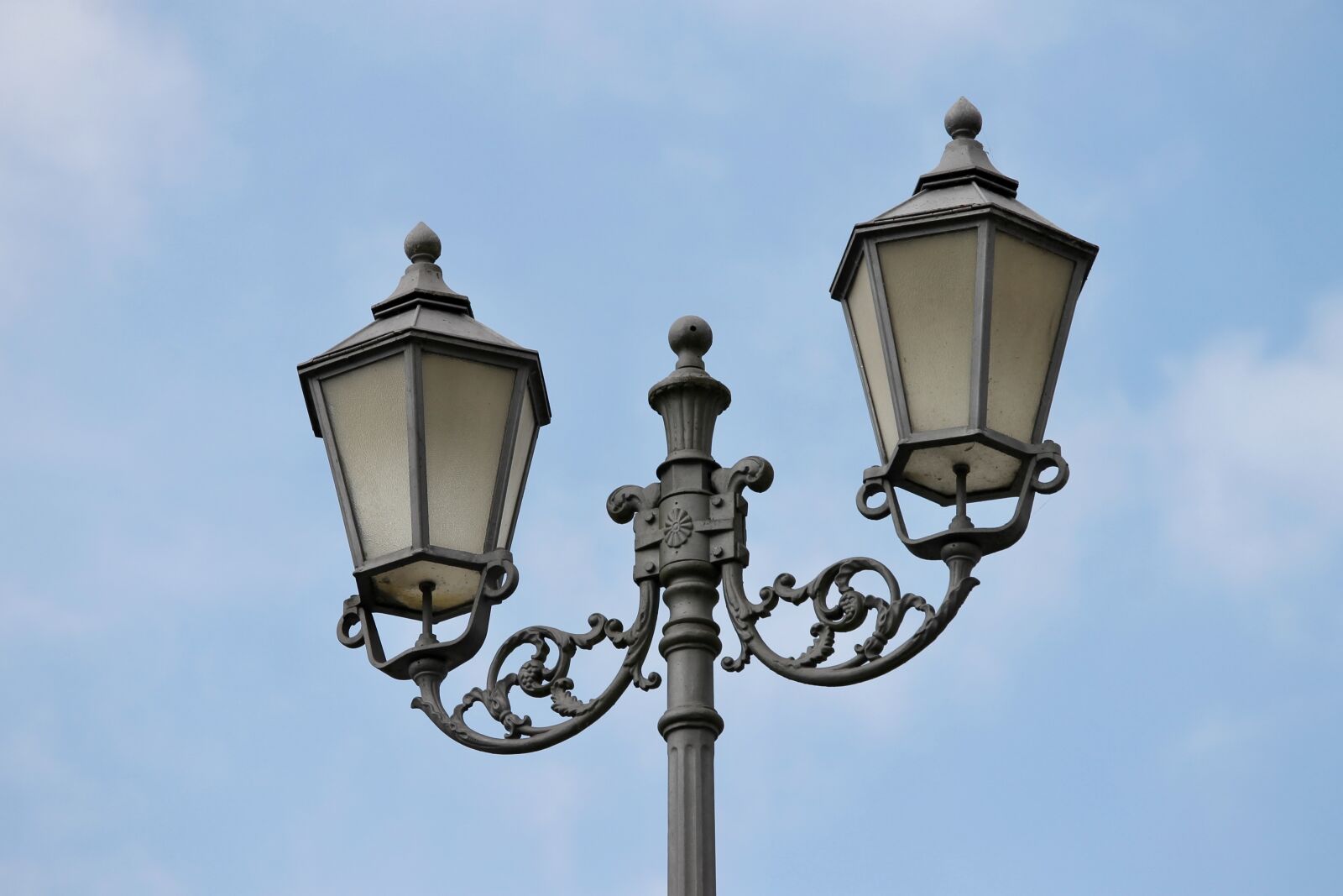Canon EOS 1100D (EOS Rebel T3 / EOS Kiss X50) sample photo. Lantern, street lamp, lighting photography