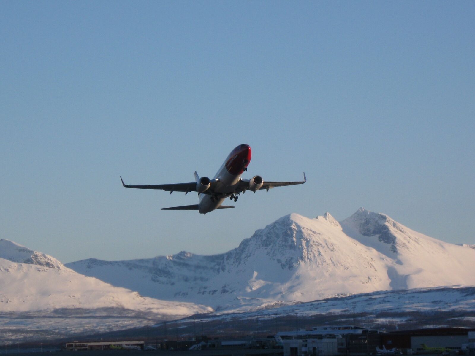 Canon PowerShot A590 IS sample photo. Norwegian, aircraft, airplane photography