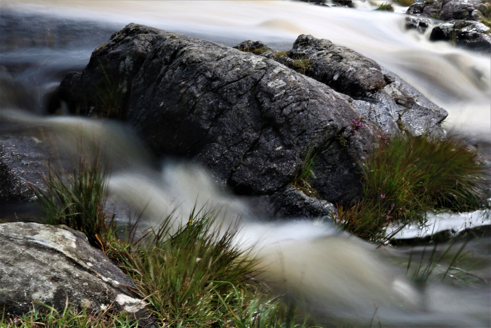 Canon EOS 750D (EOS Rebel T6i / EOS Kiss X8i) sample photo. Waterfall, bach, ireland photography