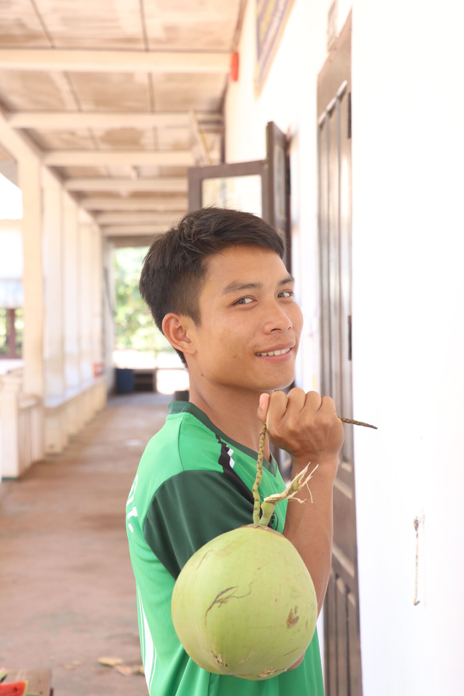 Canon EF-S 18-135mm F3.5-5.6 IS USM sample photo. Coconut, sea, man photography