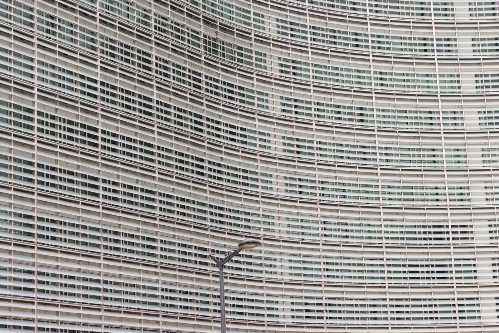 Canon EOS 700D (EOS Rebel T5i / EOS Kiss X7i) + Canon EF 50mm F1.8 STM sample photo. Brussels, building, building, exterior photography