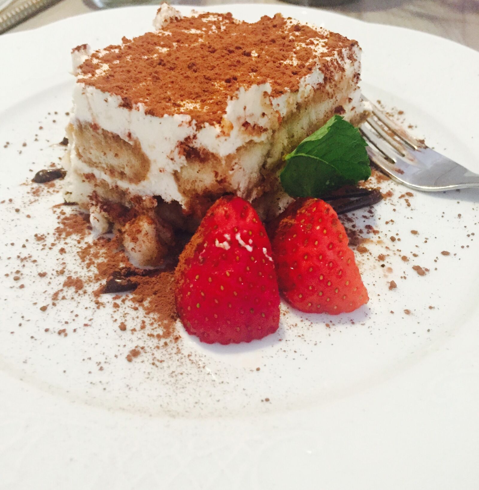 iPhone 6 back camera 4.15mm f/2.2 sample photo. Cake, strawberry, tiramisu photography