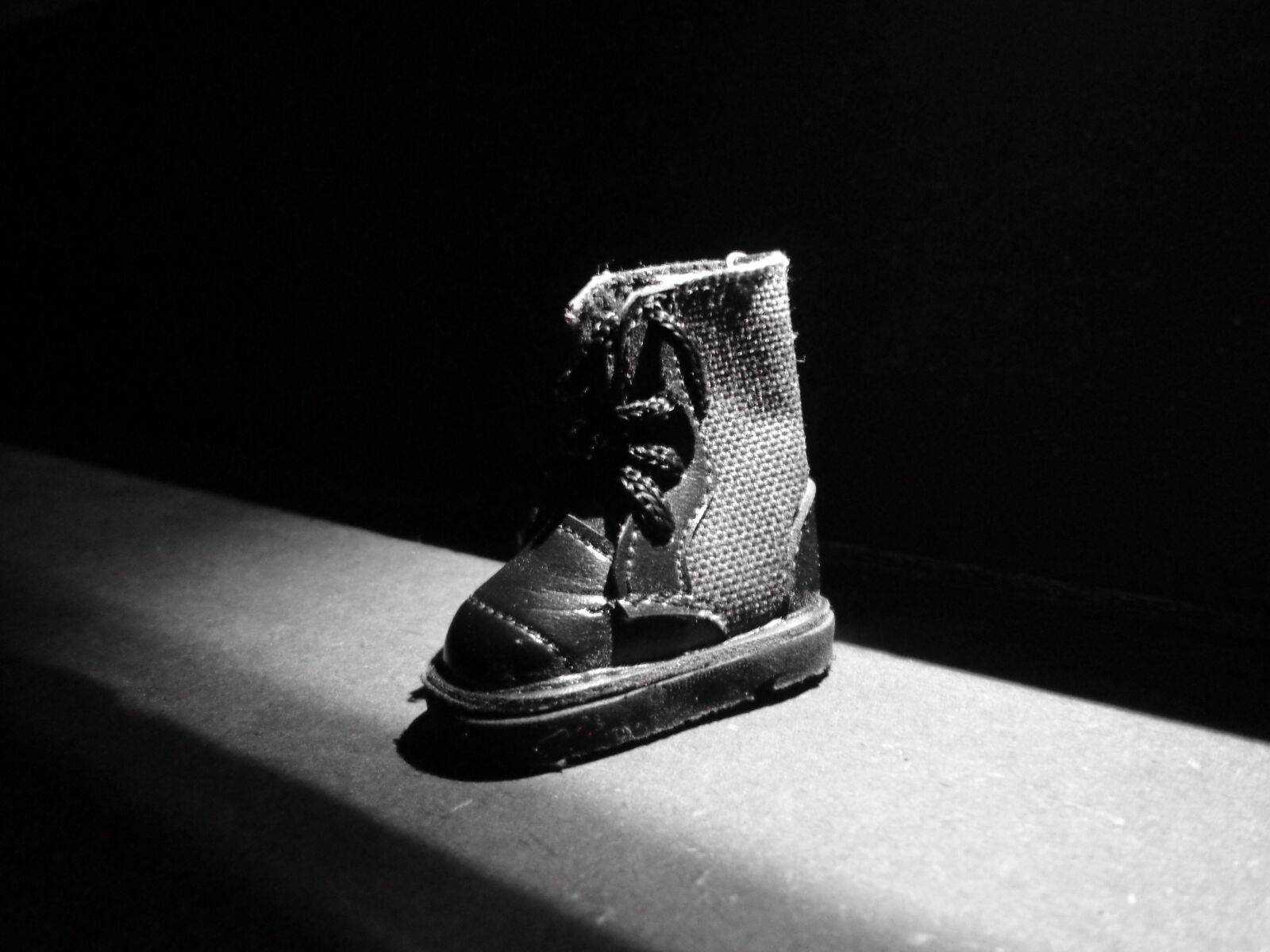 Sony DSC-W630 sample photo. Boots, darkness, sadness photography