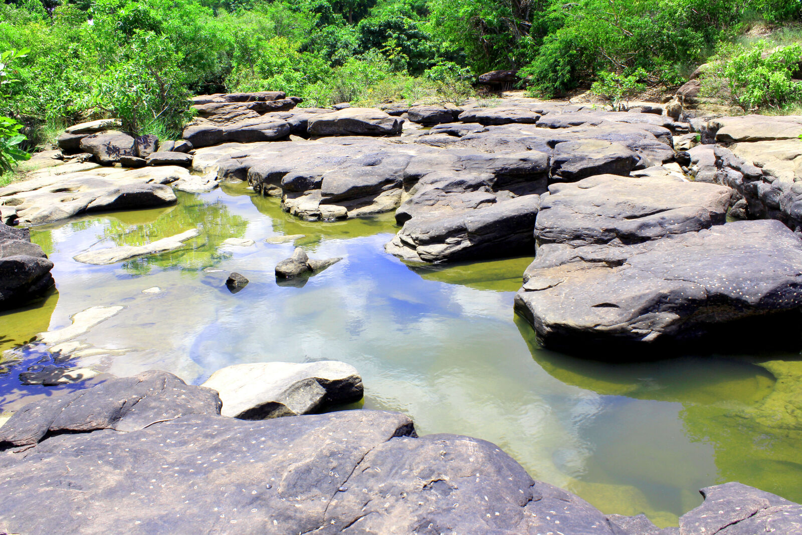 Canon EOS 650D (EOS Rebel T4i / EOS Kiss X6i) sample photo. Boulders, environment, idyllic, moss photography