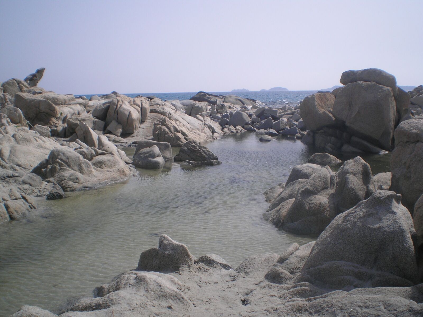 Olympus FE-140,X-725 sample photo. Sardinia, laguna, green photography