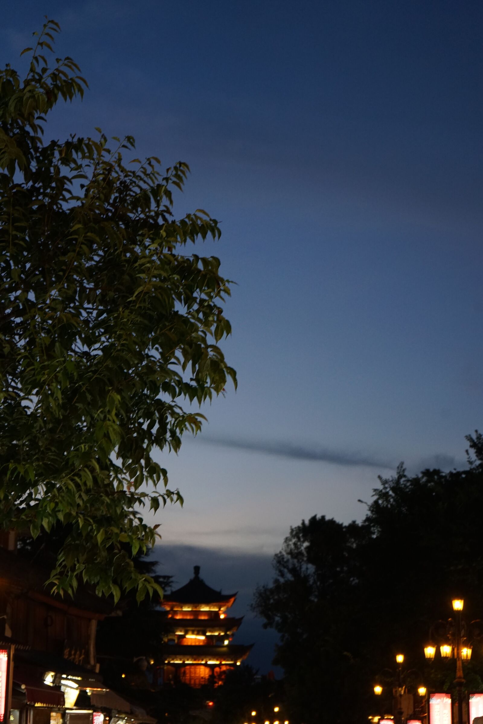 Sony a7 II + Sony FE 28-70mm F3.5-5.6 OSS sample photo. Yunnan, clouds, sky photography