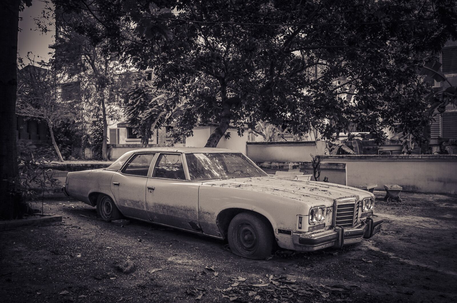 Nikon D5100 sample photo. Benz, classic car, thailand photography