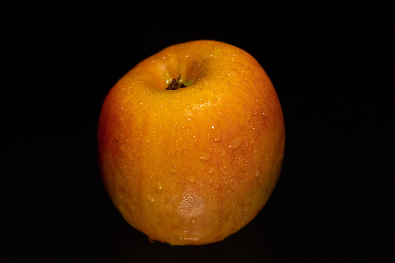 Canon EF-S 18-135mm F3.5-5.6 IS USM sample photo. Apple, food, fruit photography
