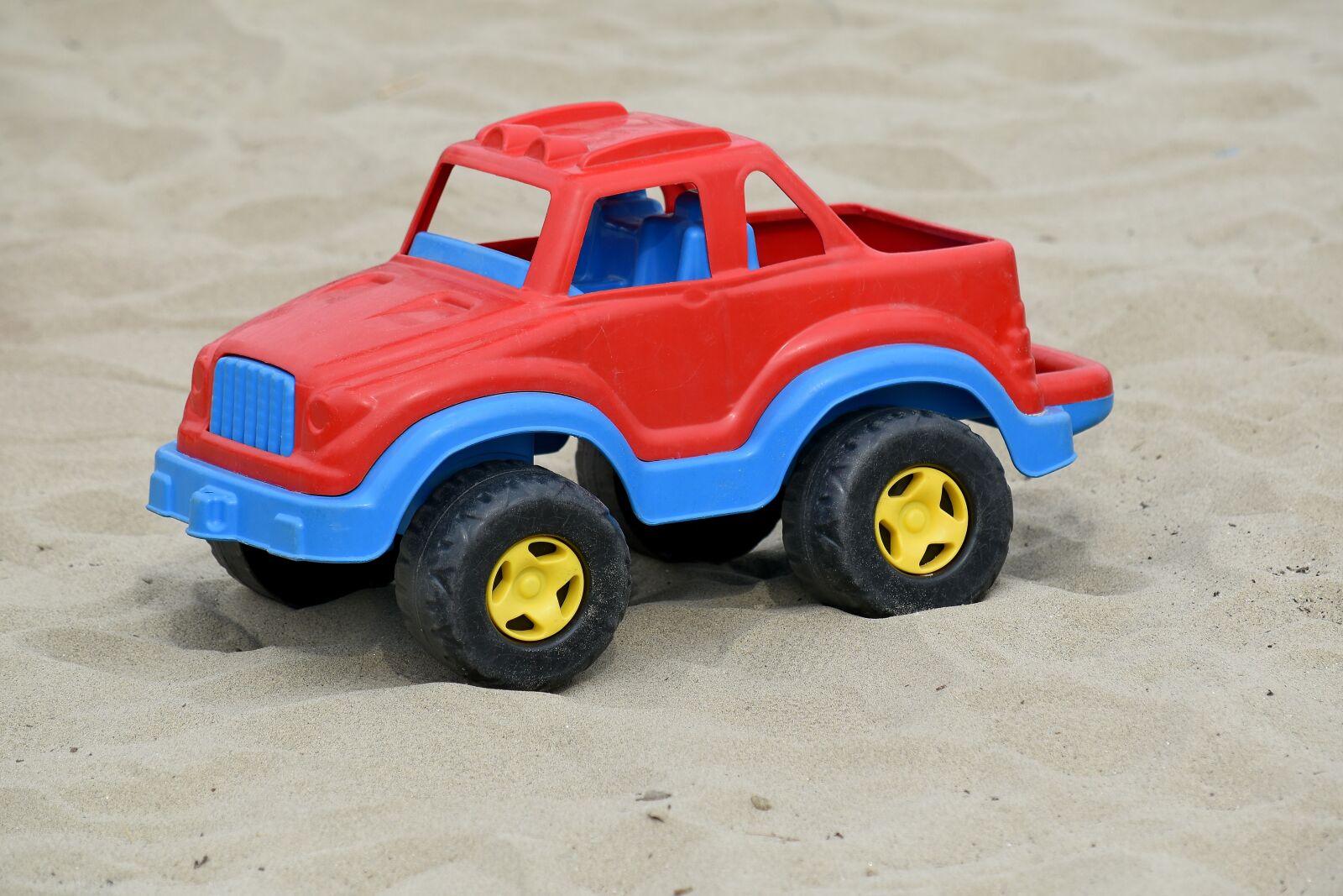 Nikon D5500 sample photo. Beach, jeep, plastic, sand photography