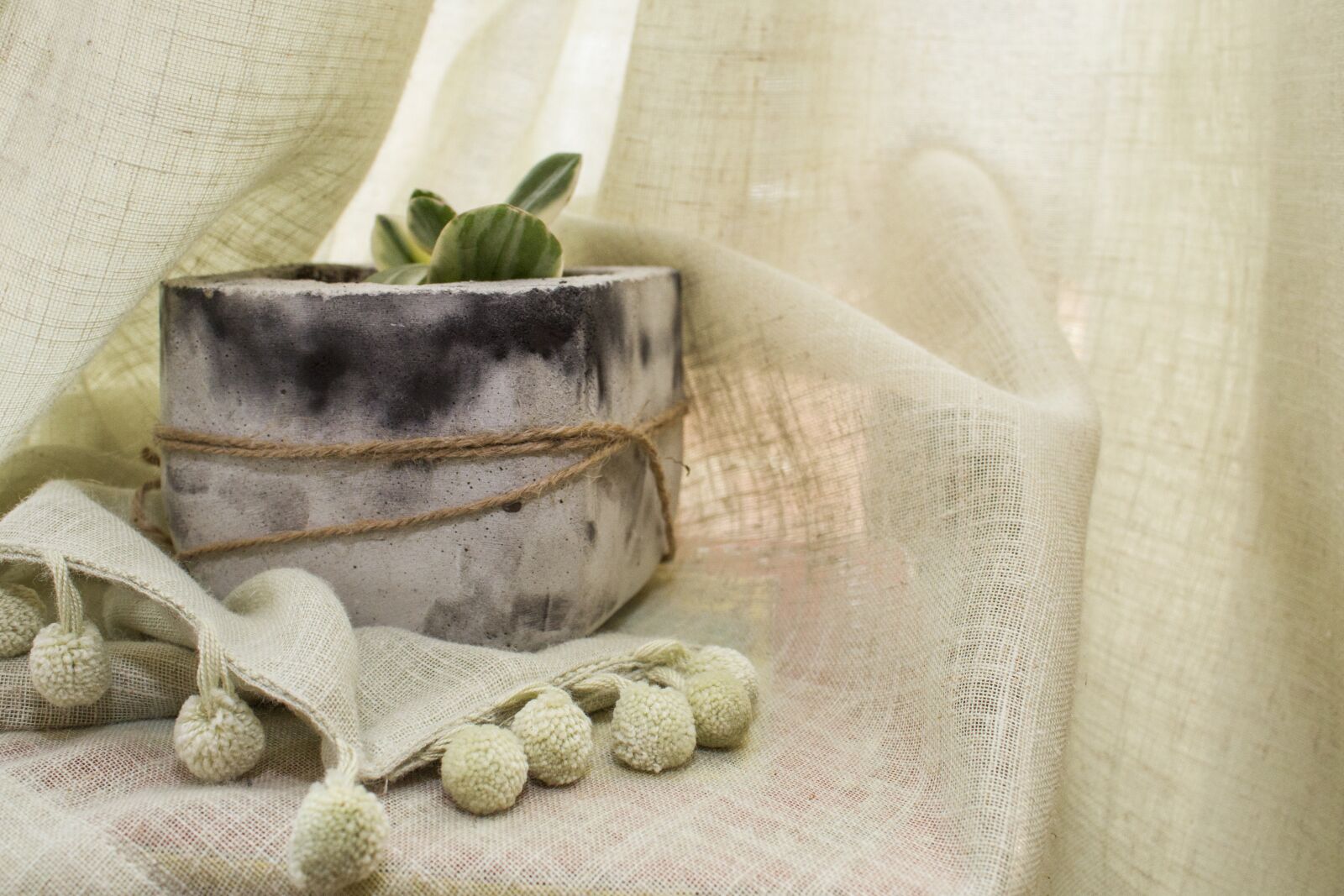 Canon EOS 7D sample photo. Table, luxury, desktop photography