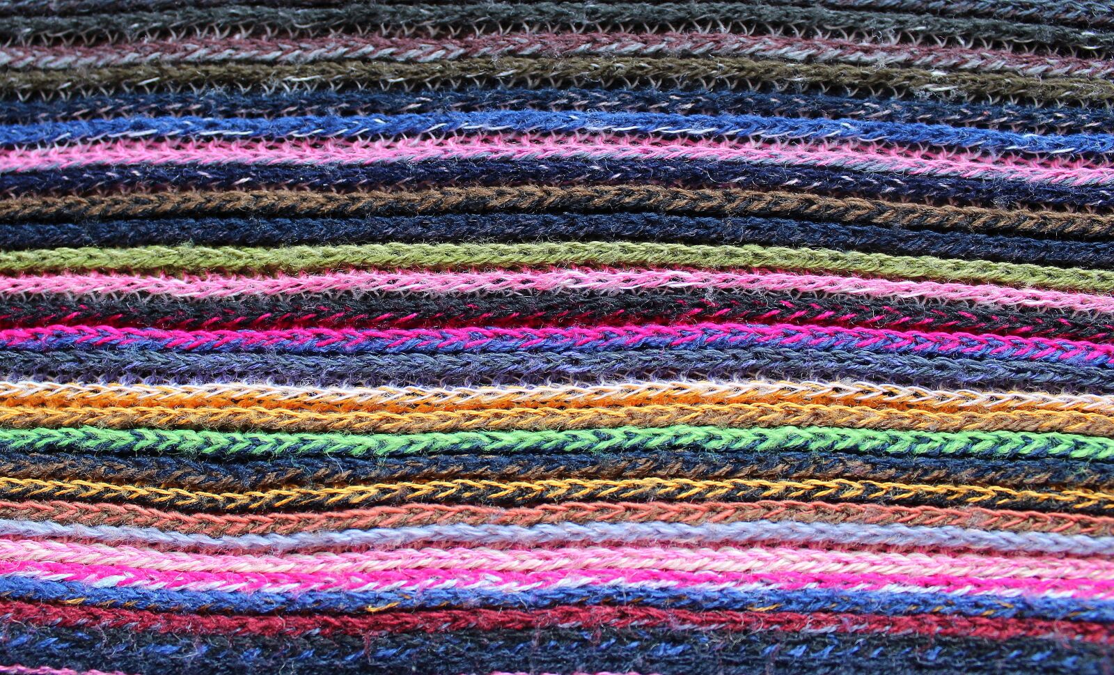 Canon EOS 1200D (EOS Rebel T5 / EOS Kiss X70 / EOS Hi) sample photo. Scarf, winter, clothing photography