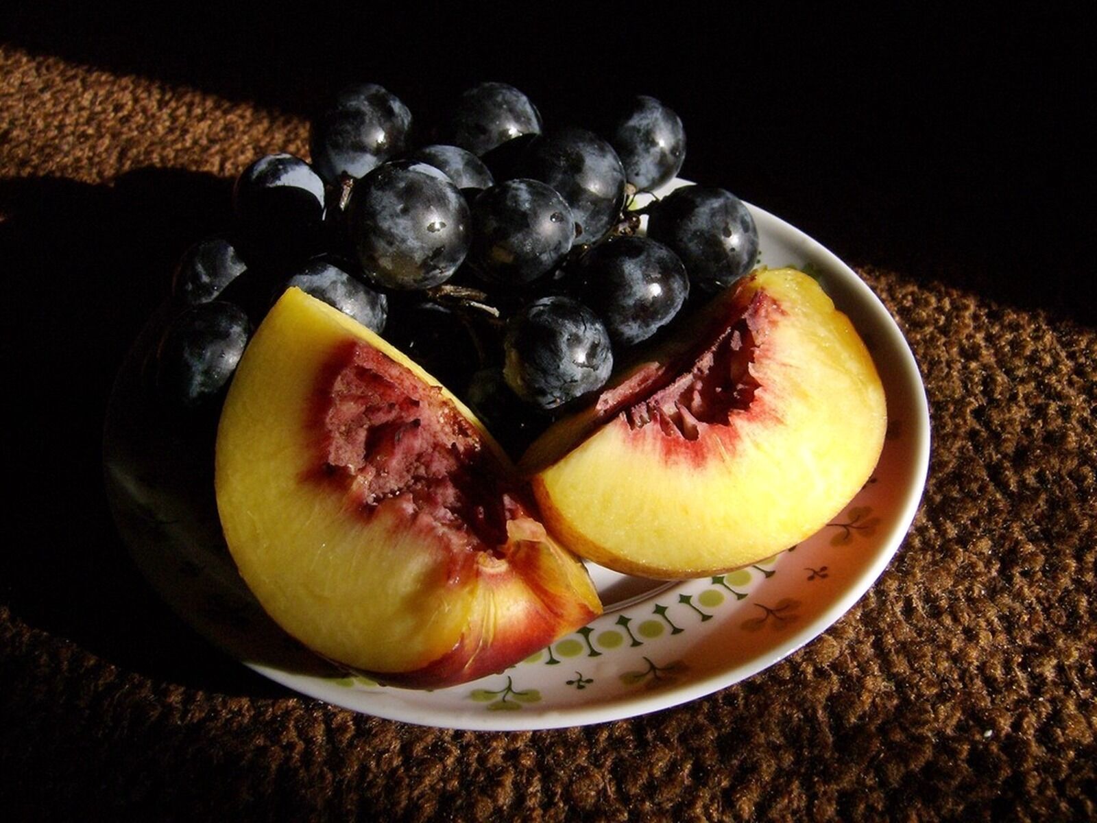 HP Photosmart M527 sample photo. Autumn, grape, nectarine photography