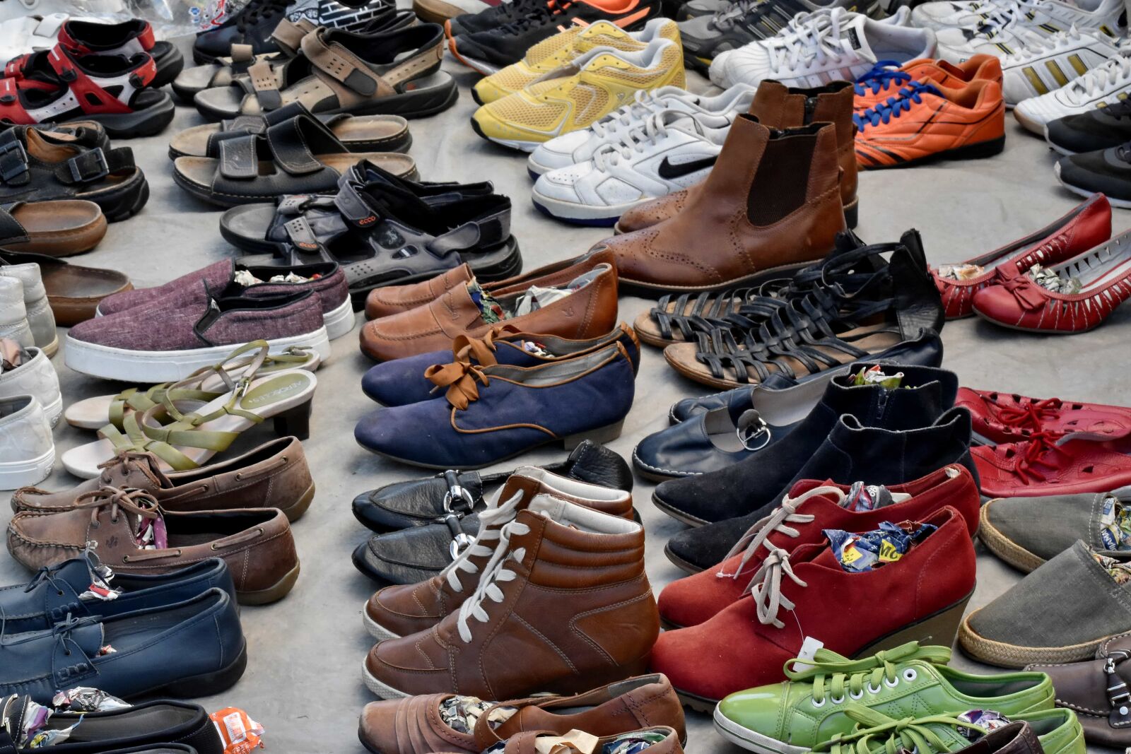 Nikon D5500 sample photo. Bazaar, commerce, footwear, sale photography